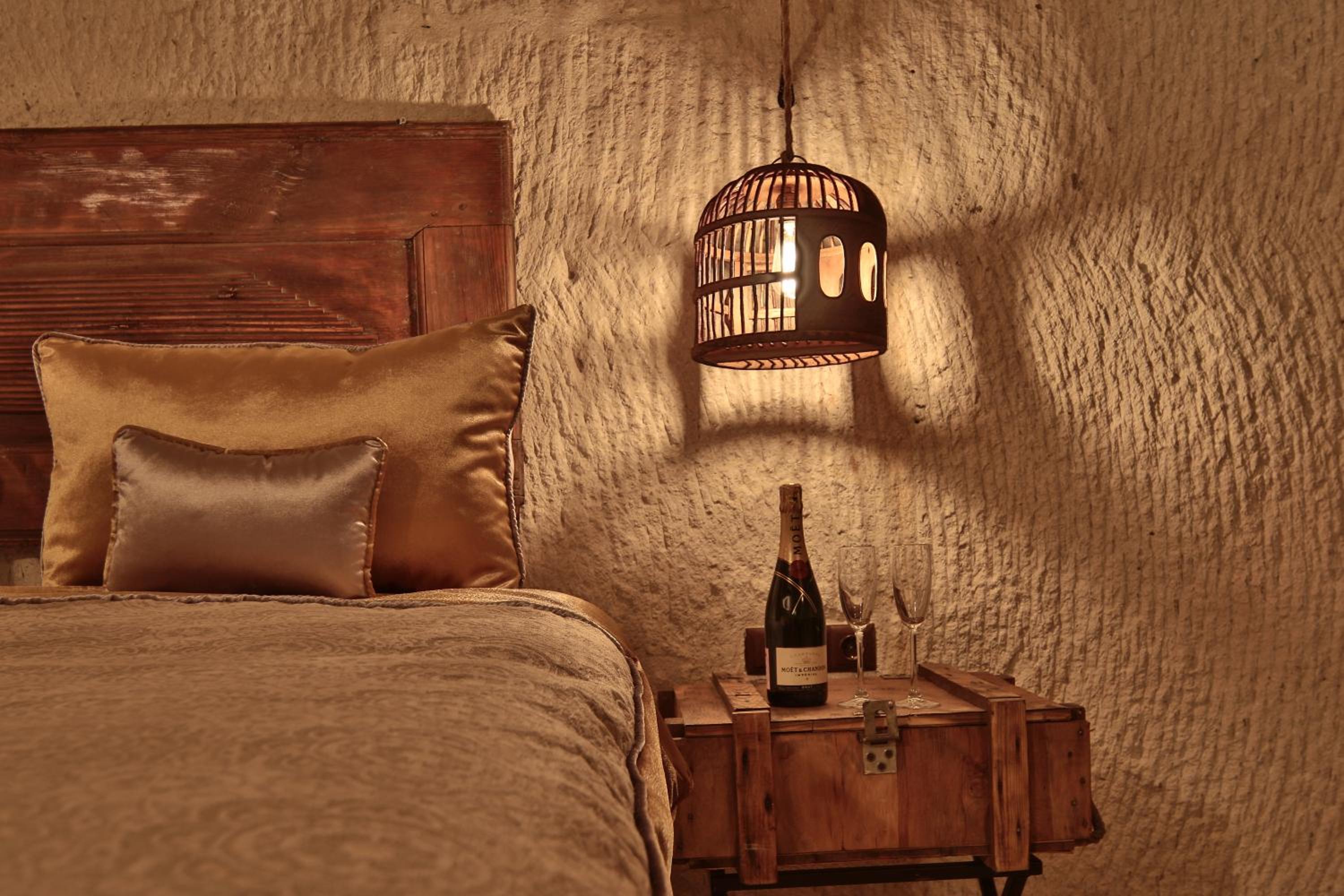 Cave Suite - Photo 9