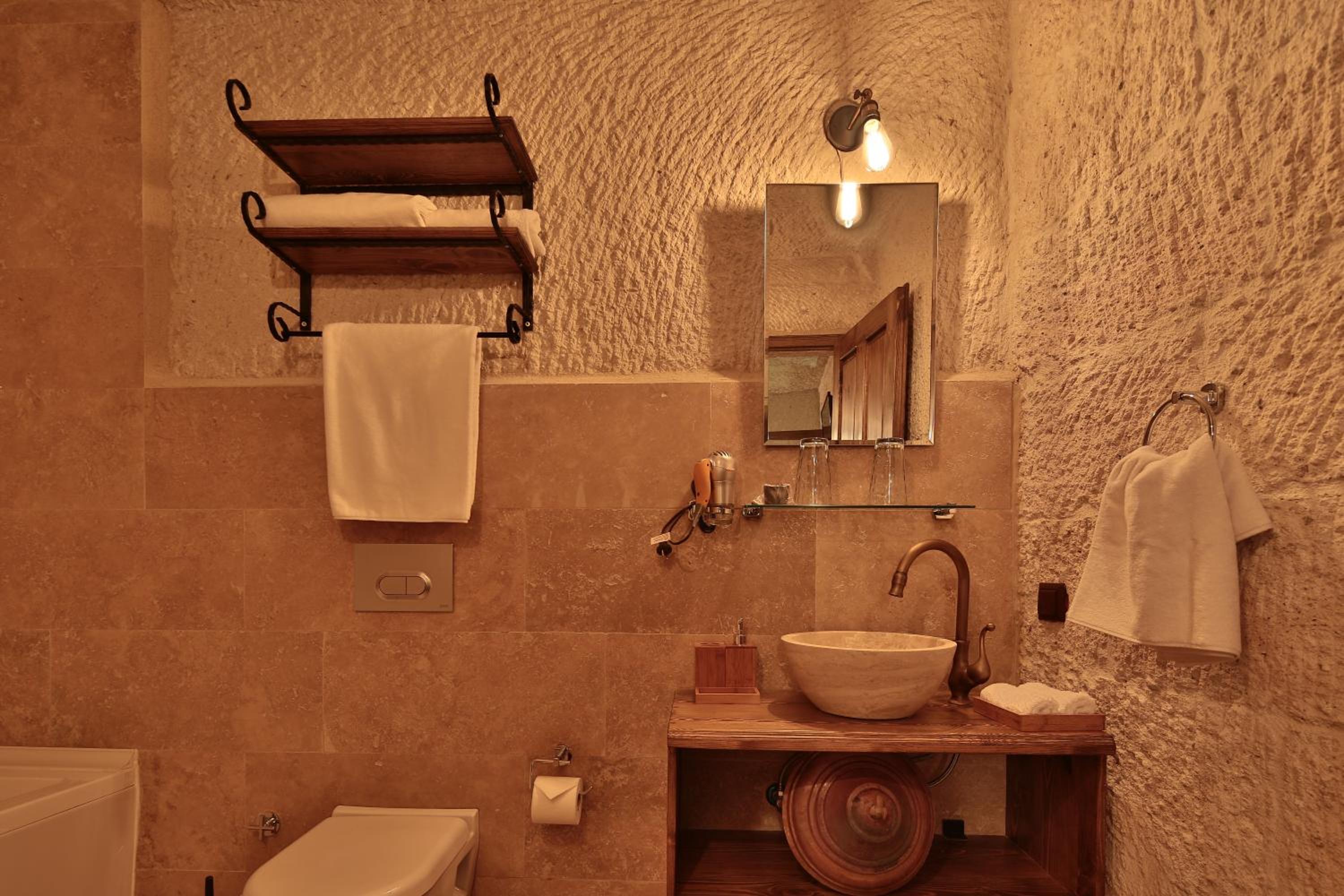Cave Suite - Photo 10