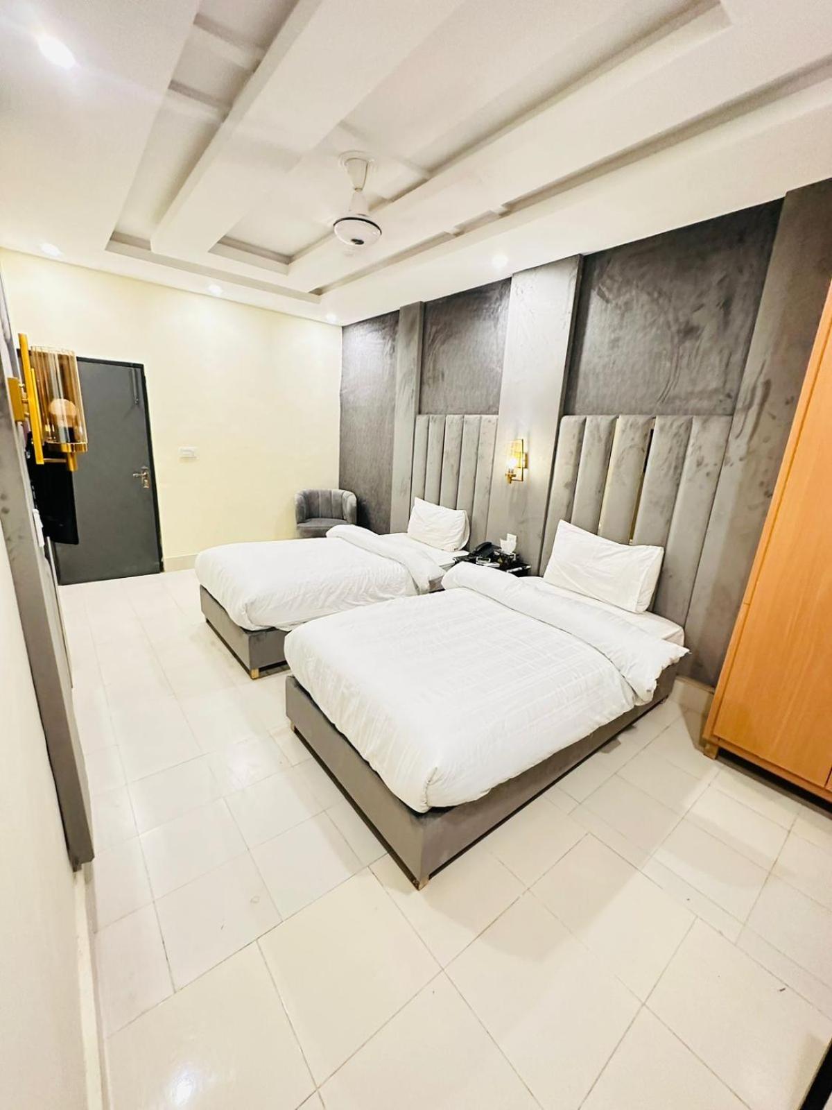 Deluxe Twin Room photo 3