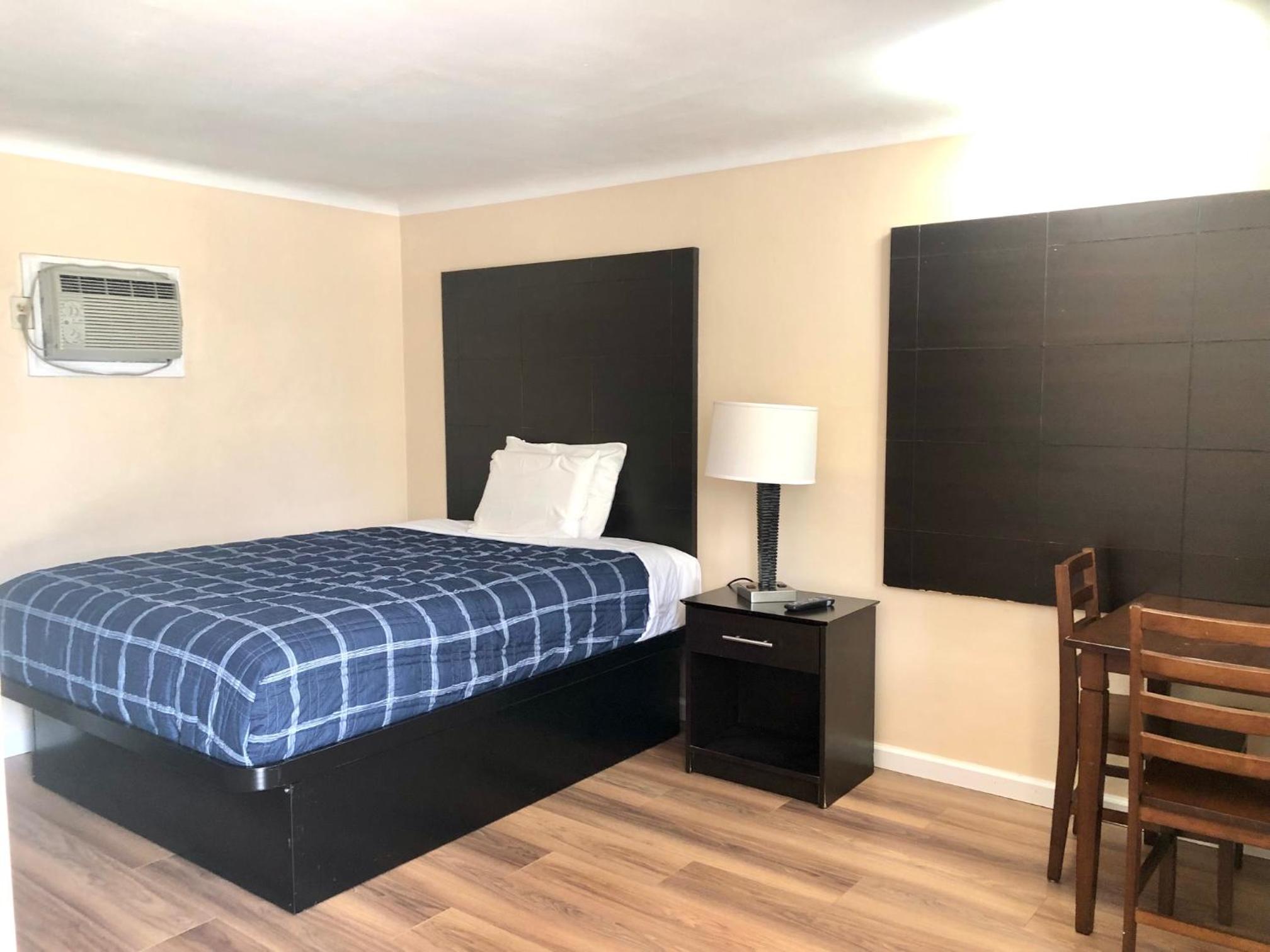 Queen Room - Photo 1