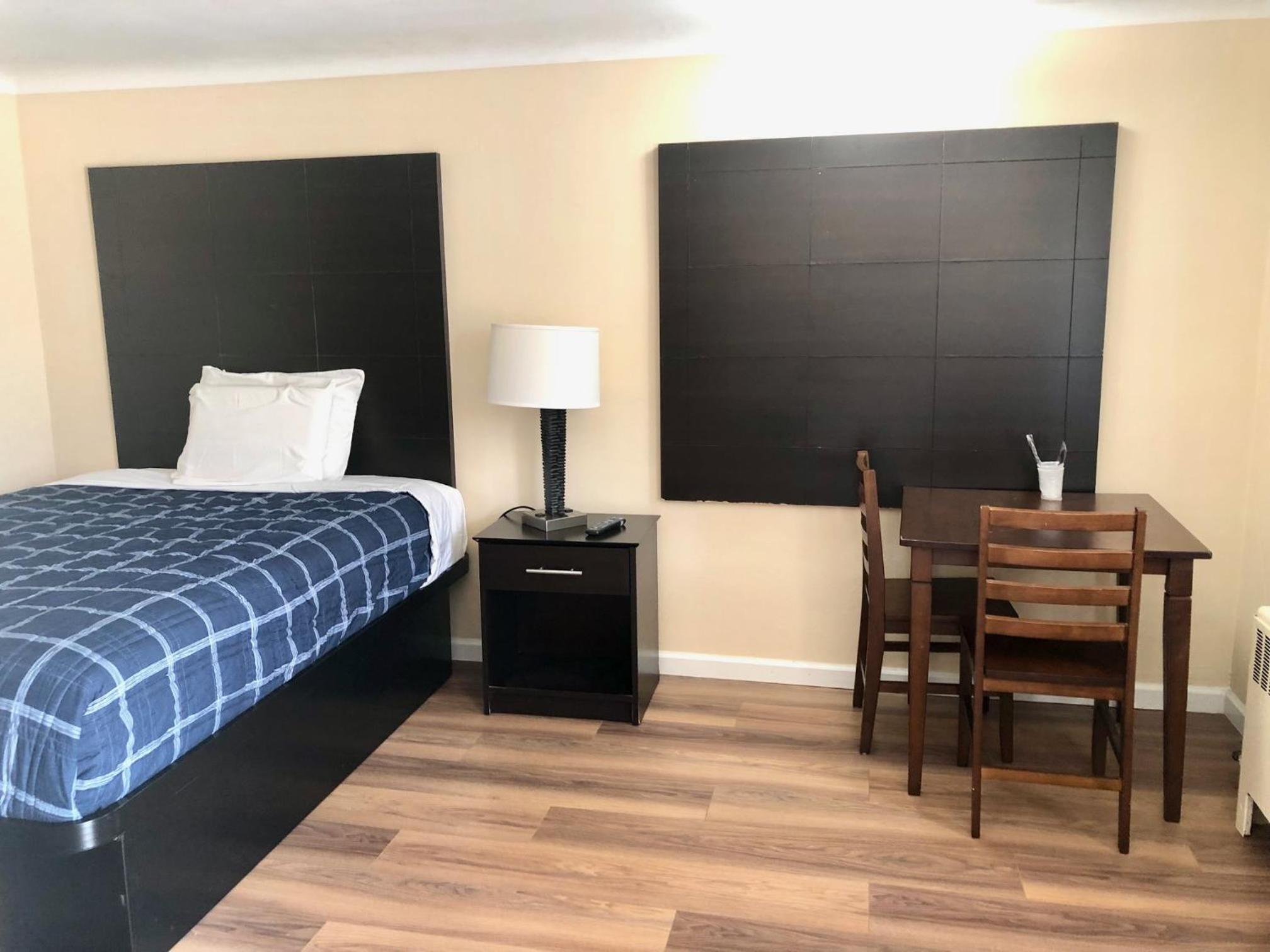 Queen Room - Photo 9