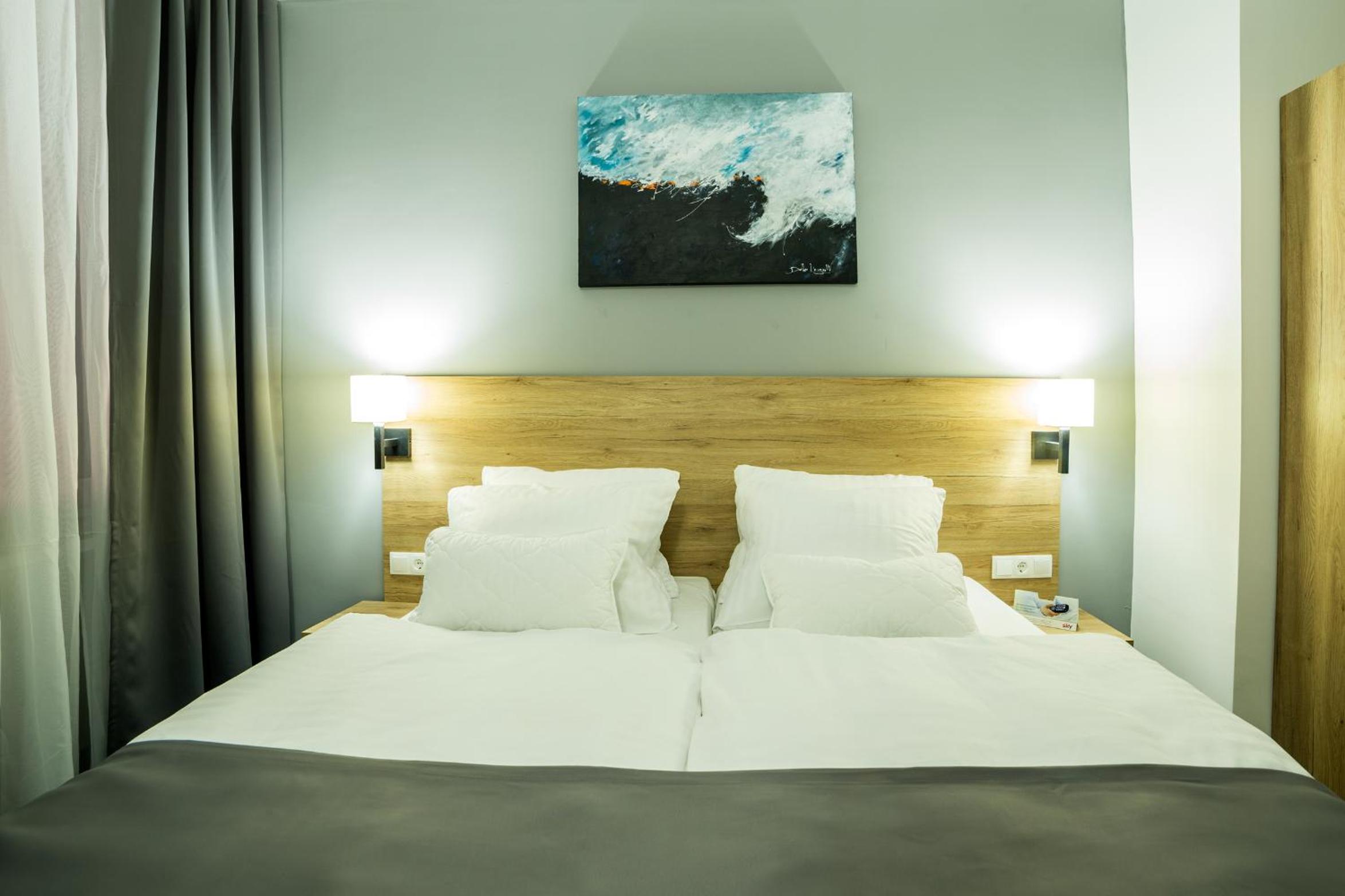 Double or Twin Room photo 3