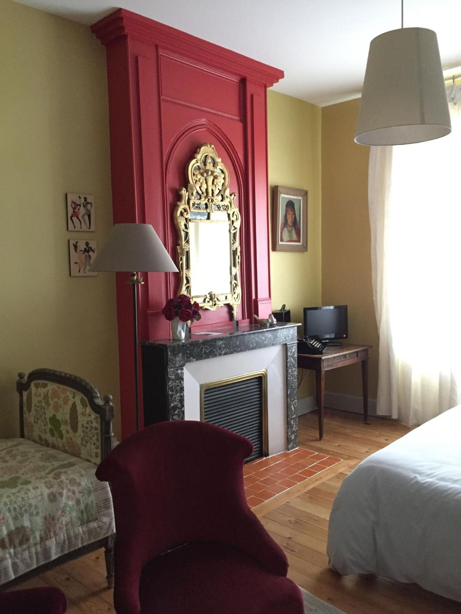 Superior Family Room - Photo 1