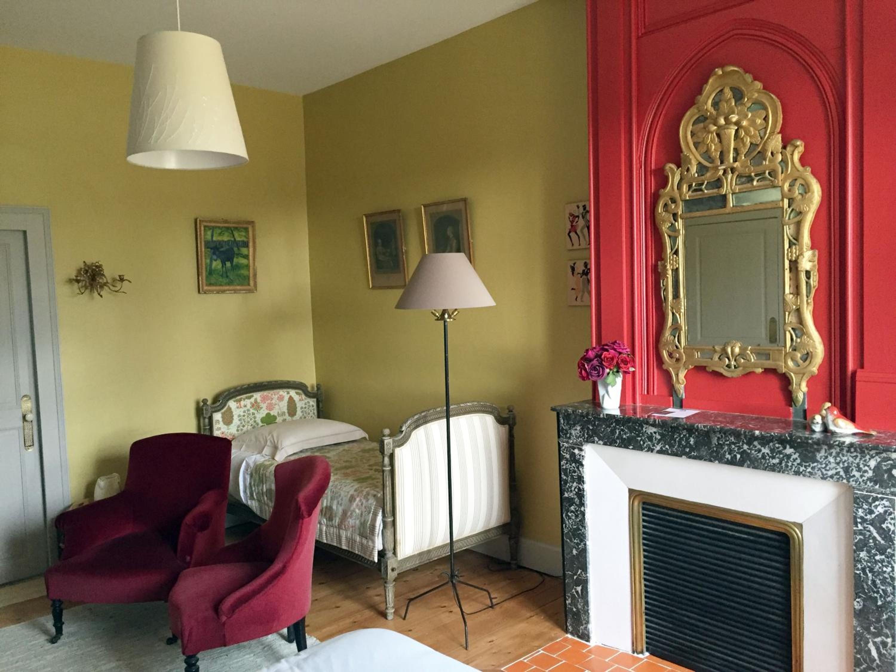 Superior Family Room - Photo 2