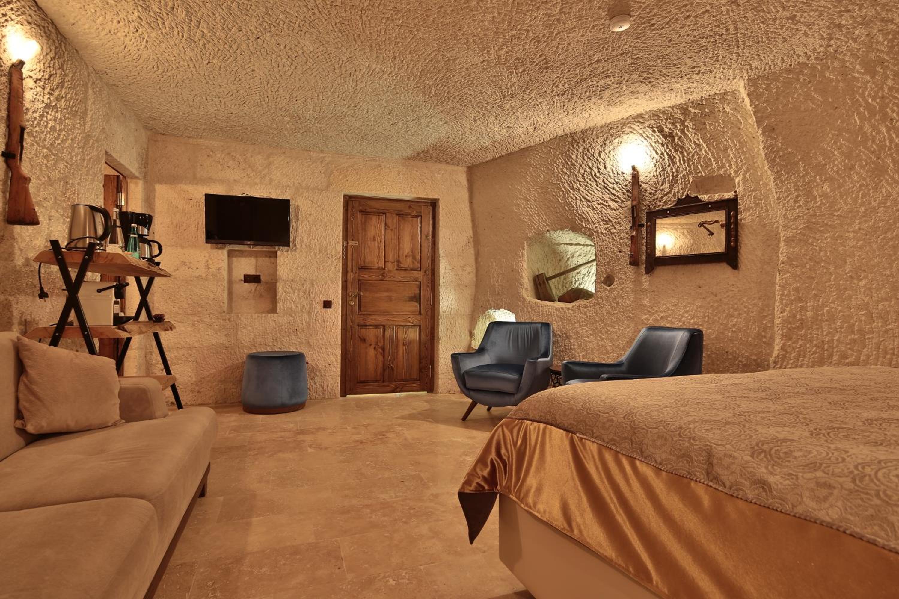 Cave Suite - Photo 8