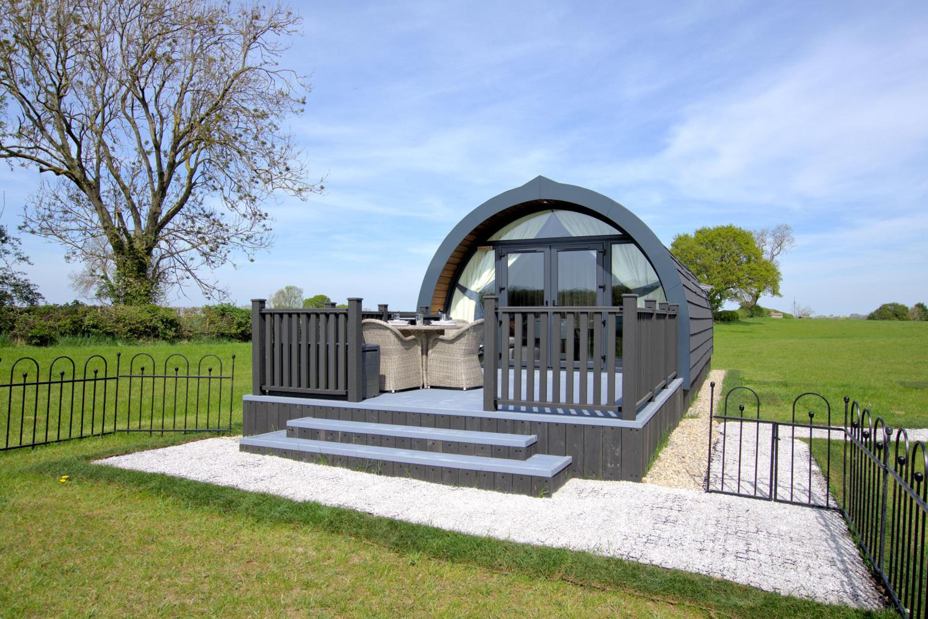 Deluxe Two-Bedroom Apartment with Garden View