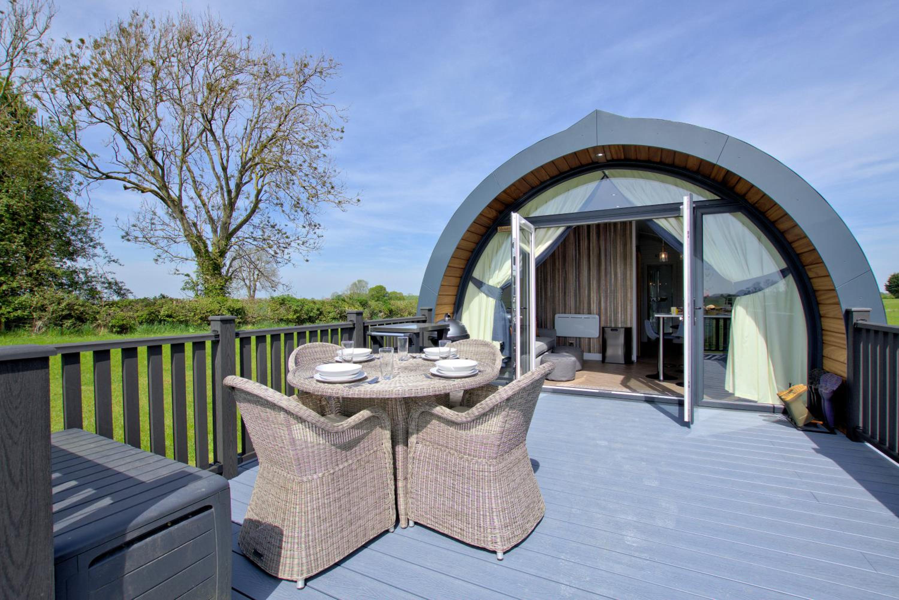 Deluxe Two-Bedroom Apartment with Garden View photo 3