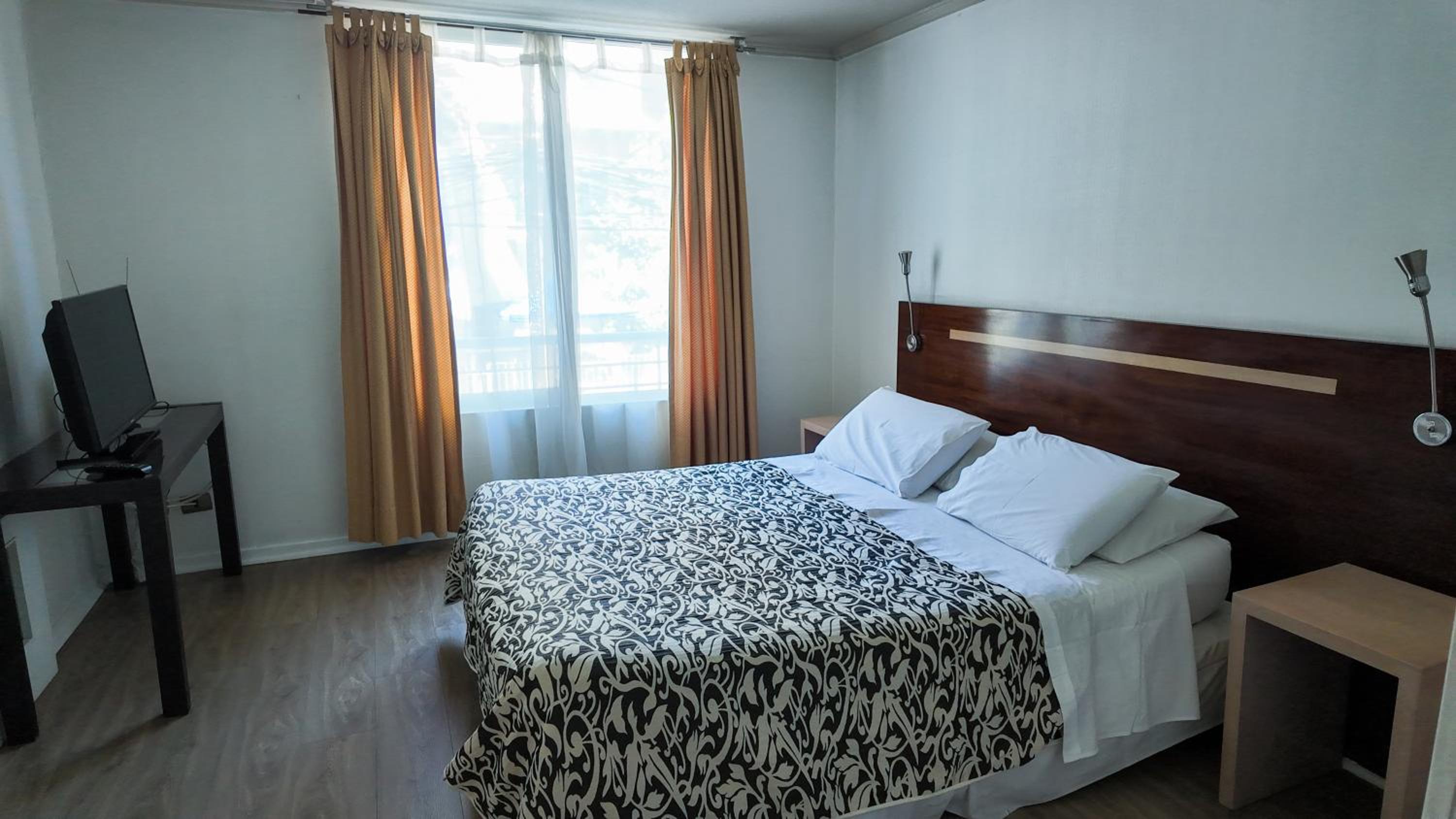 Deluxe One-Bedroom Apartment photo 1
