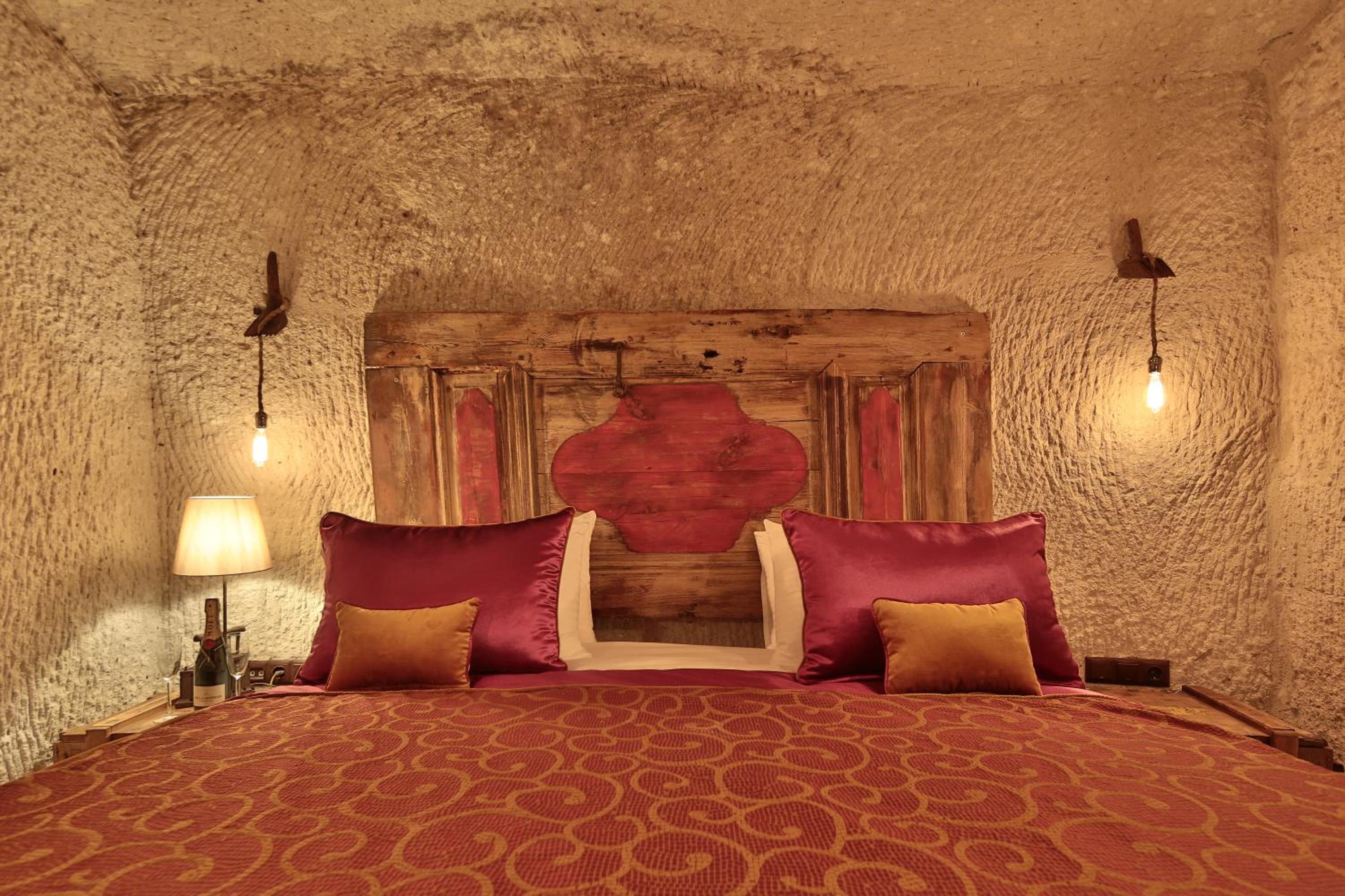 Superior Cave Room - Photo 3