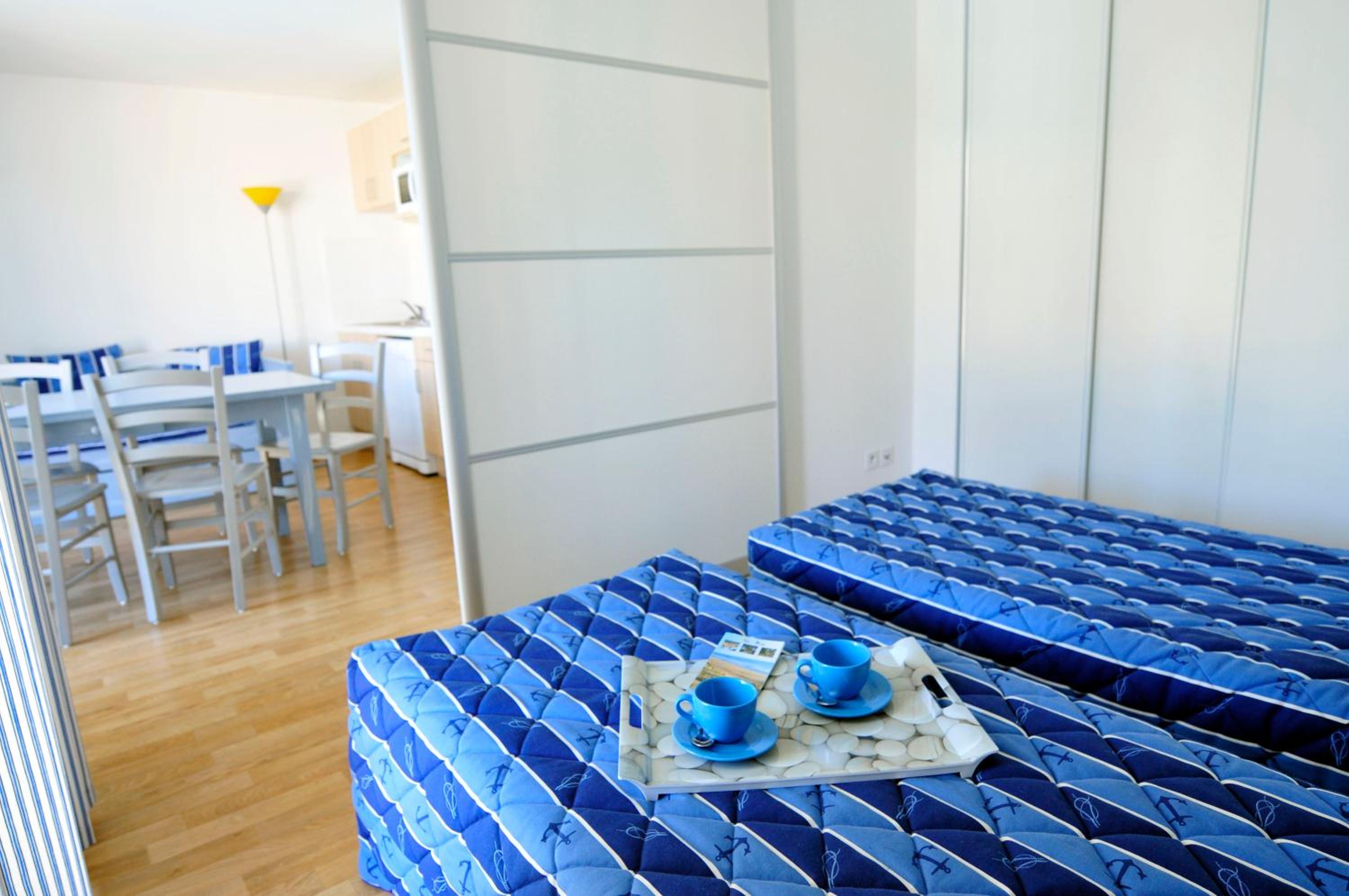 Two-Bedroom Apartment (6 People) - Photo 7