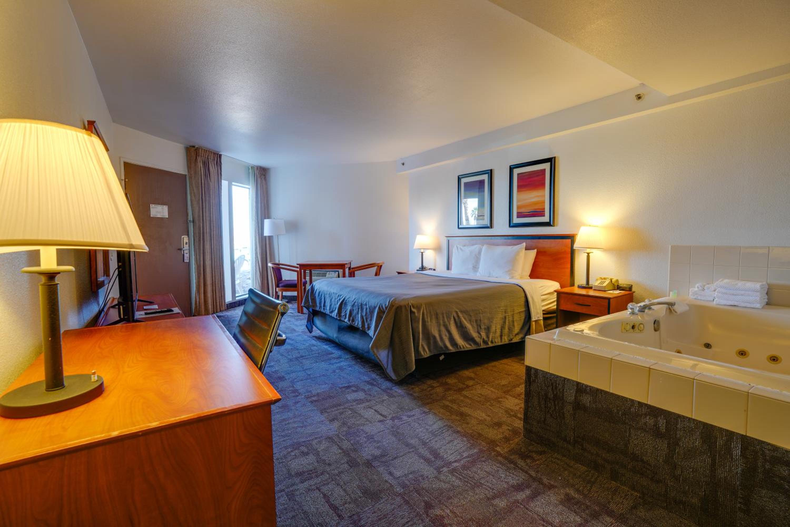 King Room with Spa Bath - Photo 2