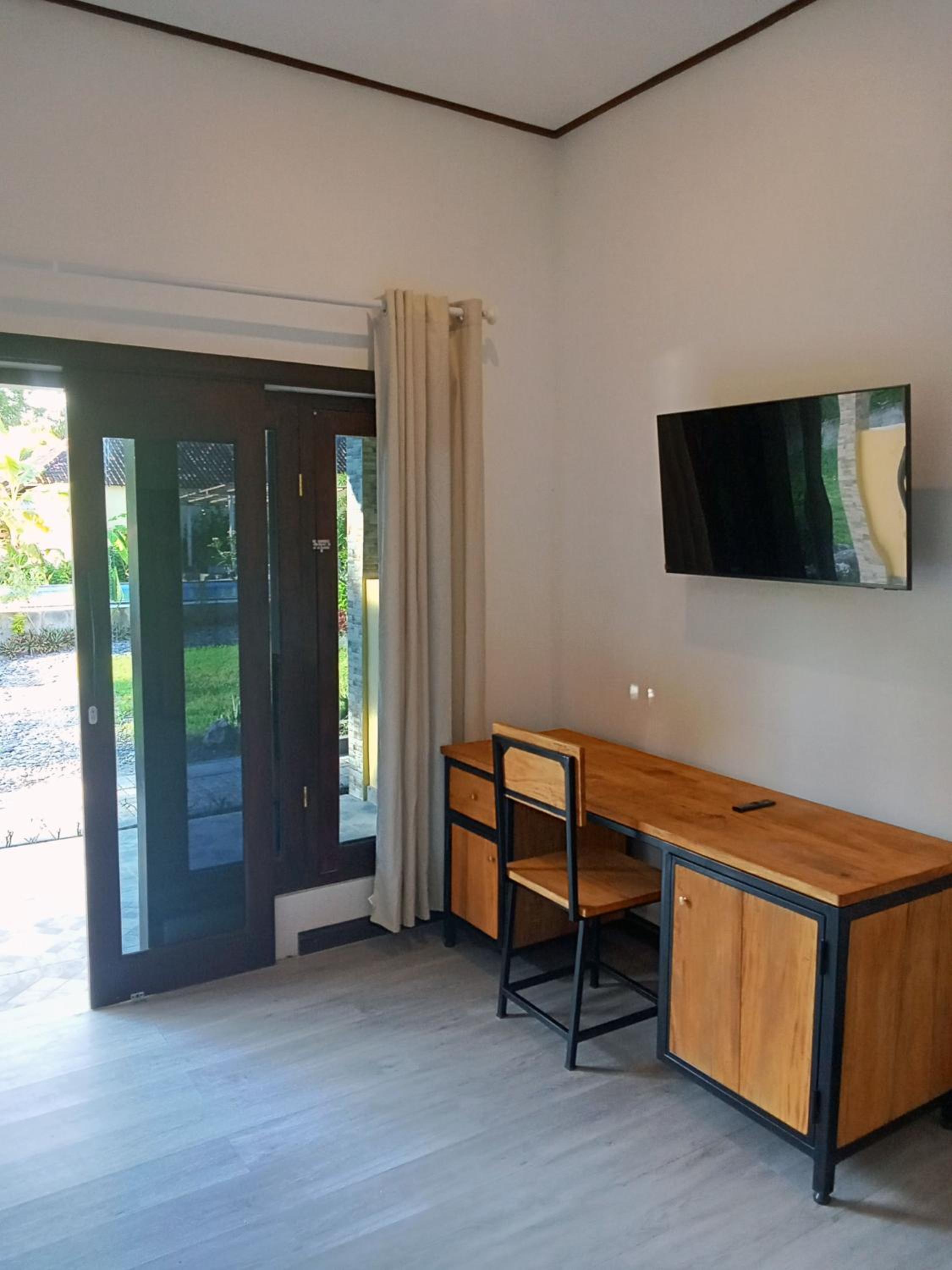 Deluxe Double or Twin Room with Pool View - Photo 8