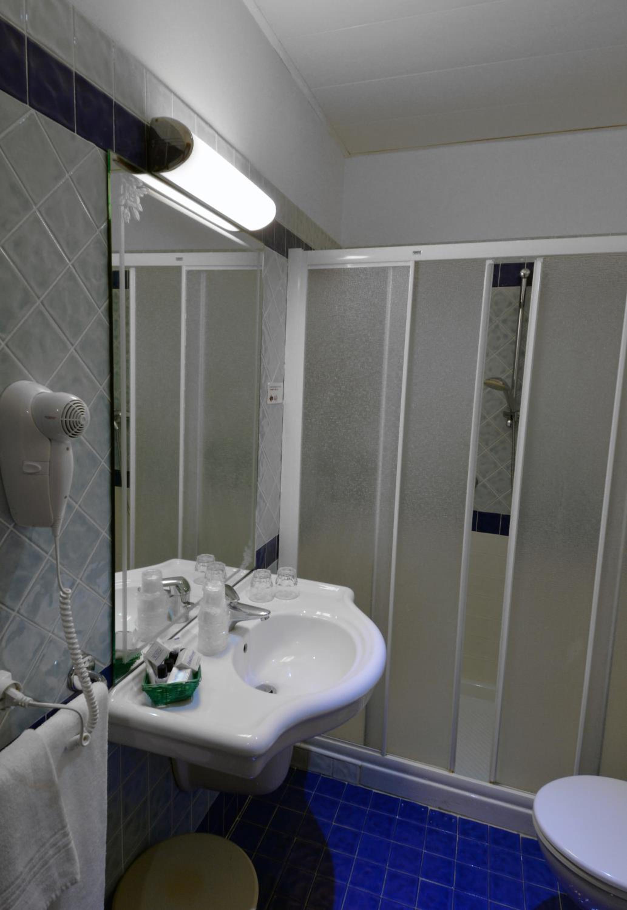 Standard Triple Room - Photo 3
