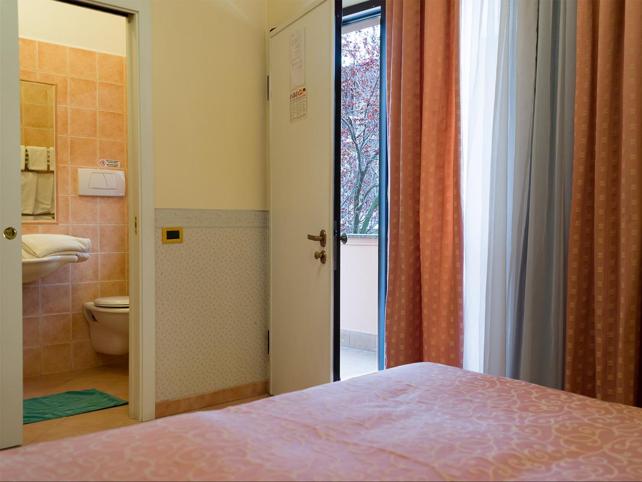 Double Room - Photo 7