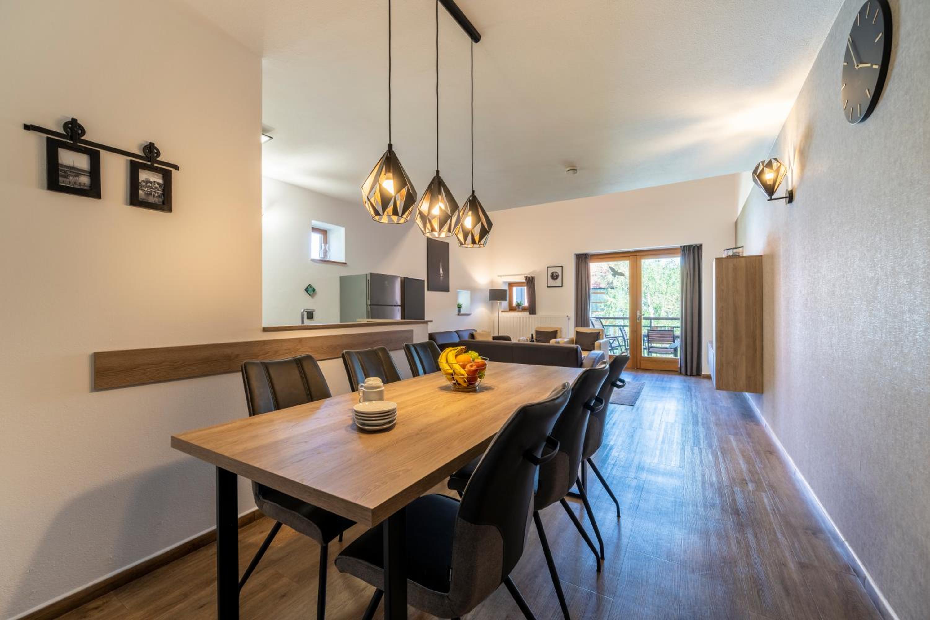Three-Bedroom Apartment with View photo 1