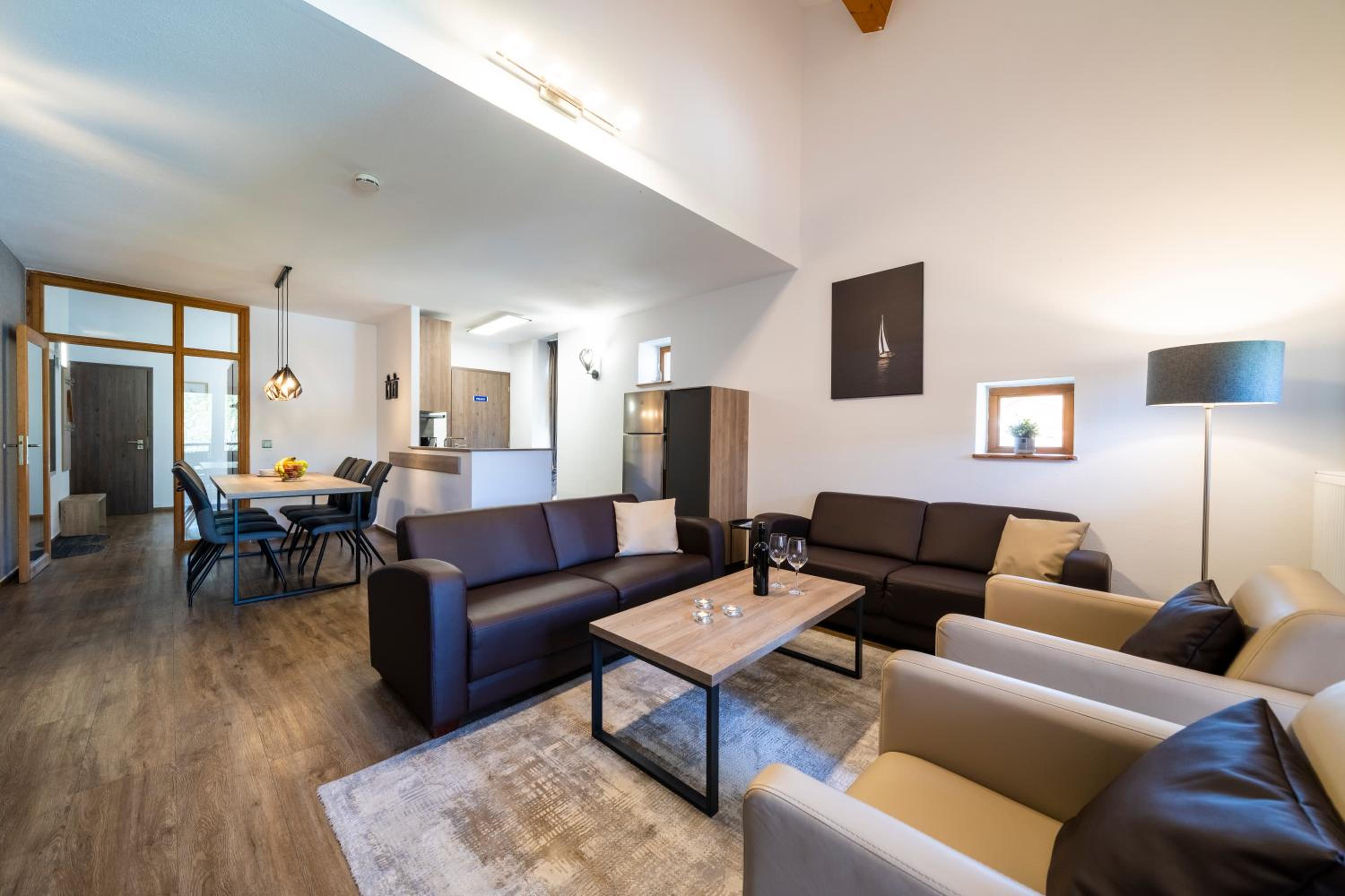 Three-Bedroom Apartment with View photo 3