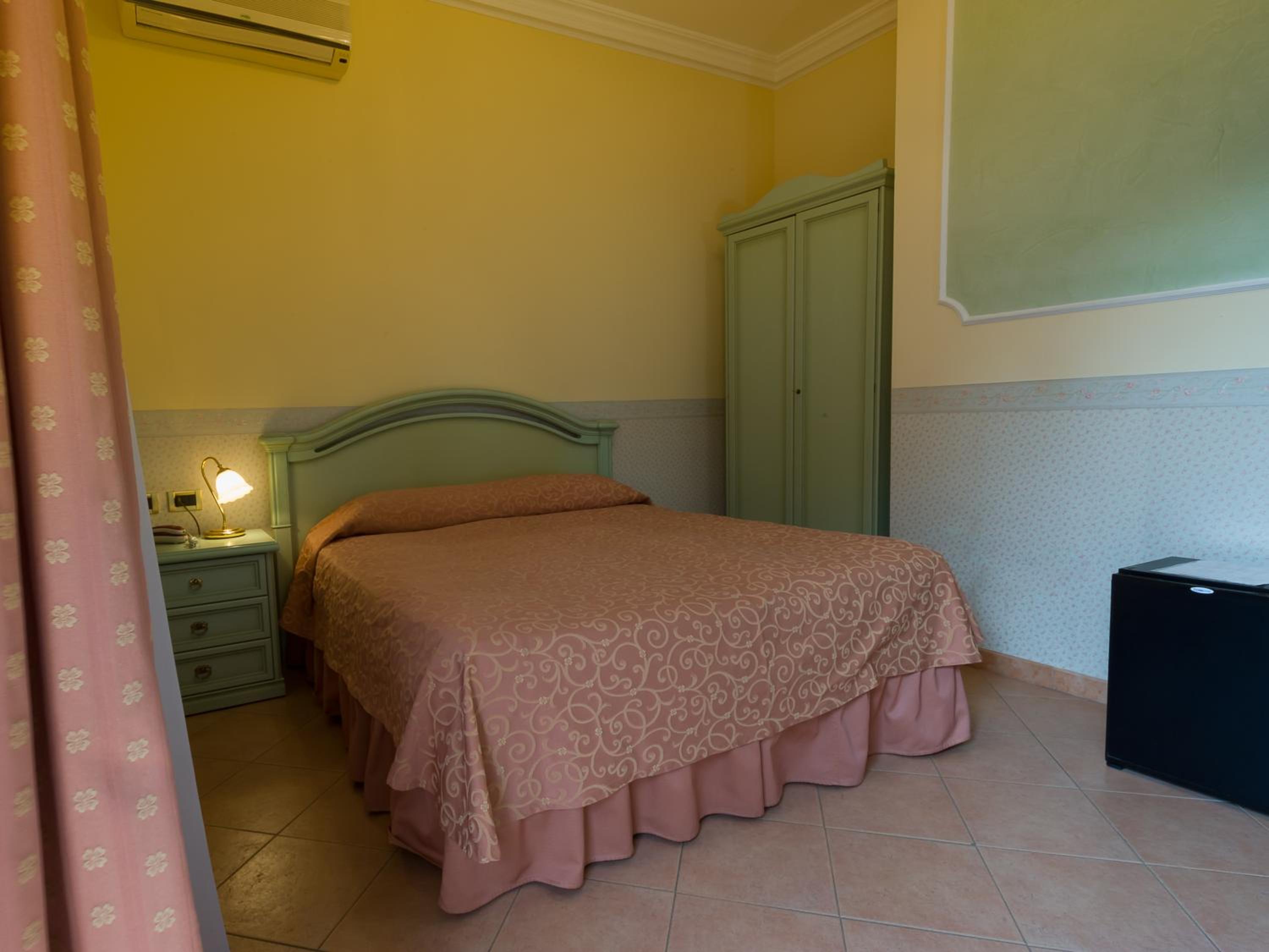Double Room - Photo 9