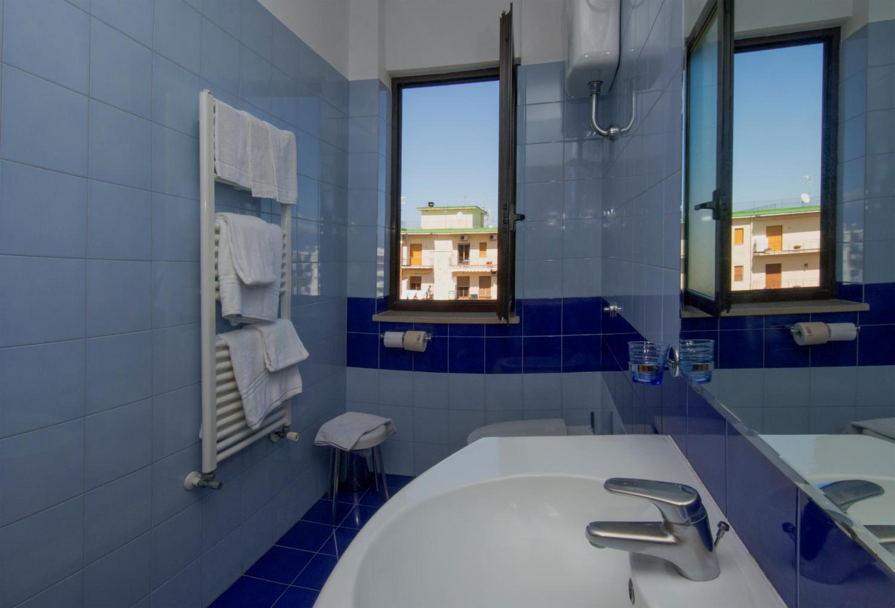 Twin Room with Balcony - Photo 1
