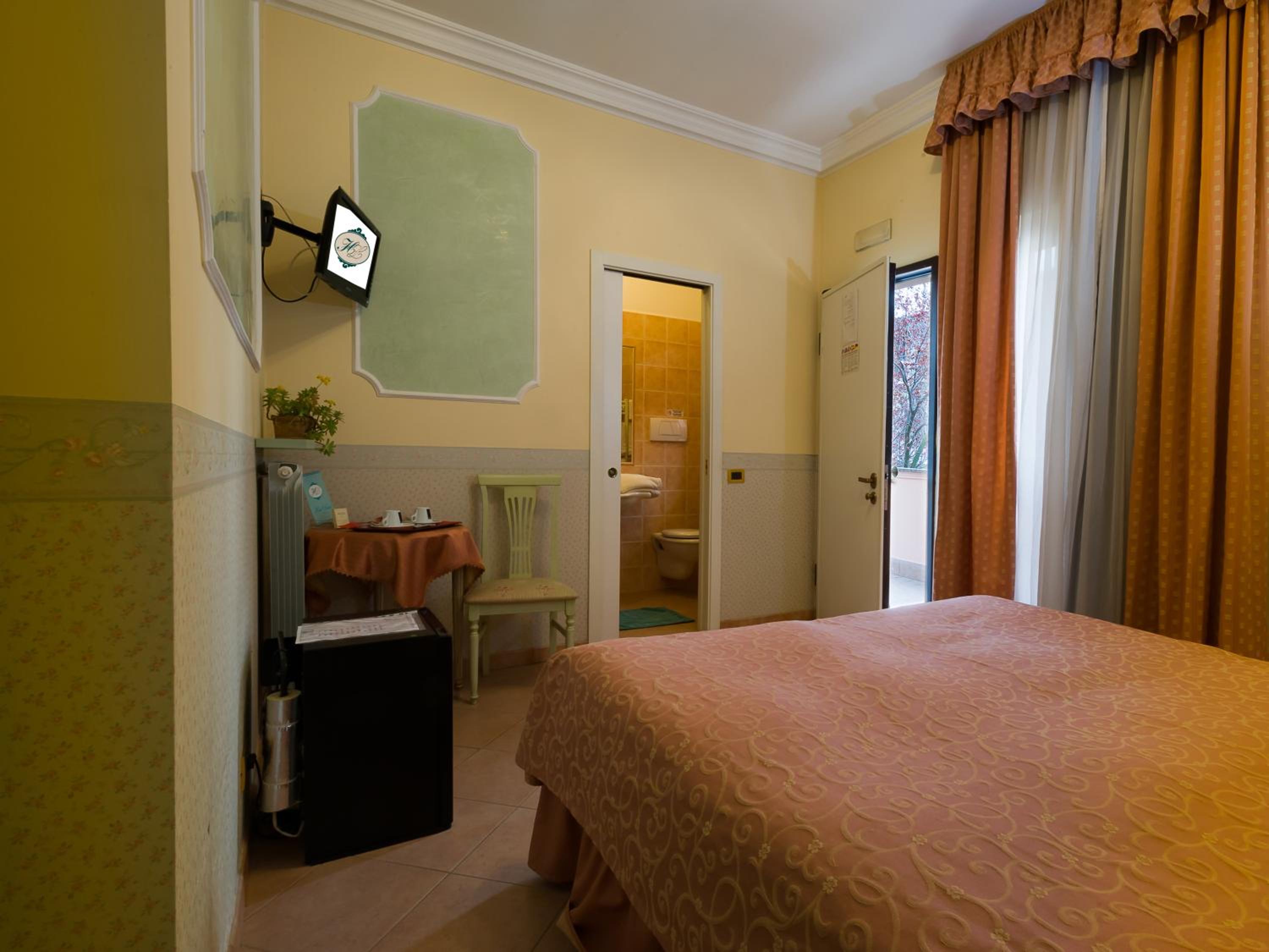 Double Room - Photo 3