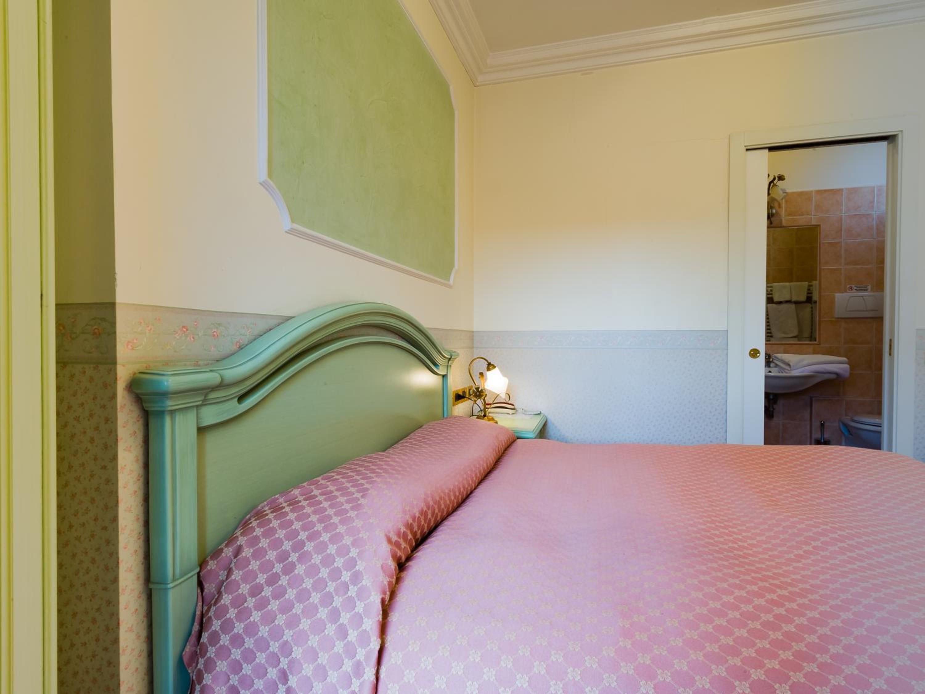 Double Room - Photo 4