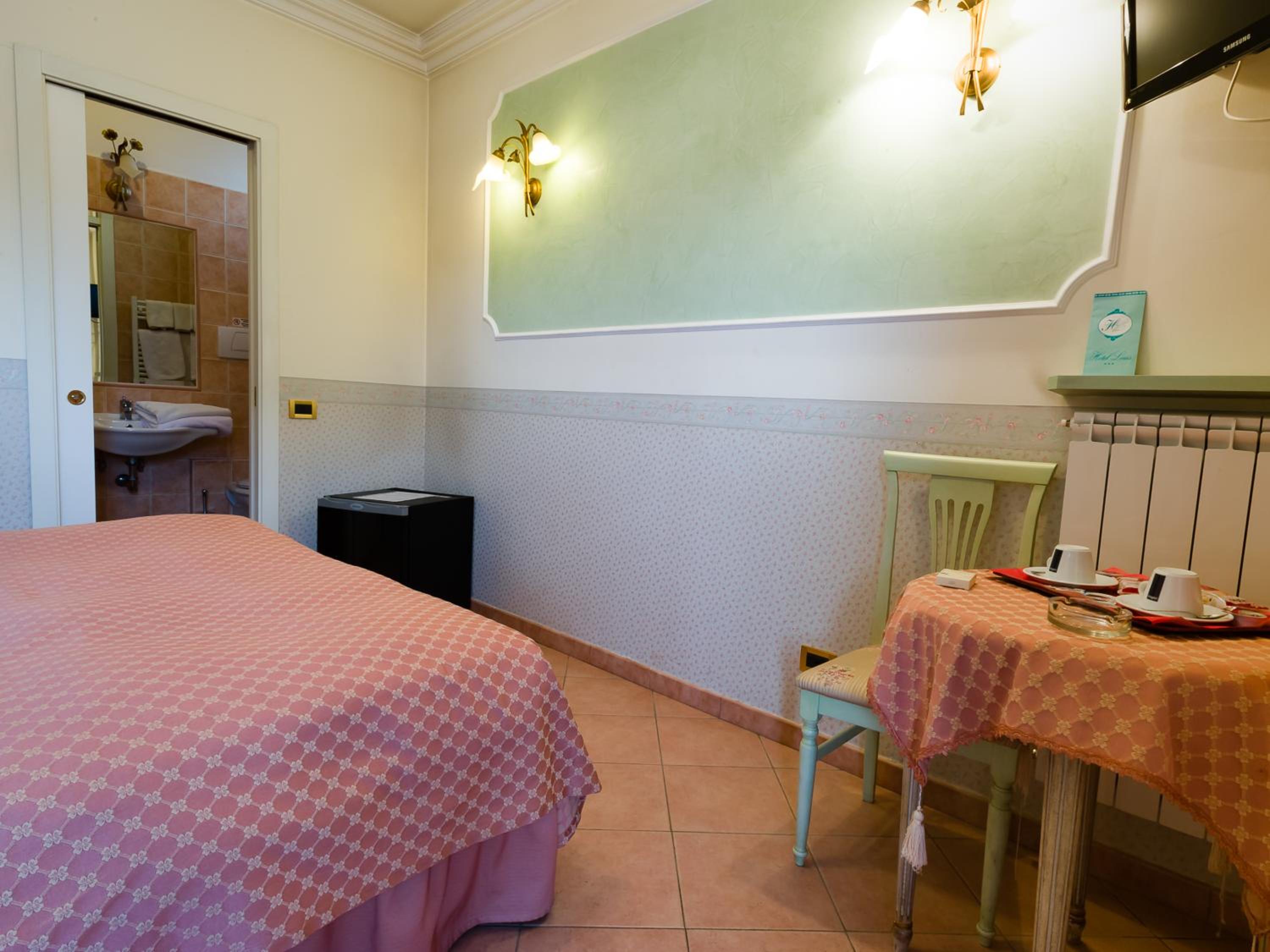 Double Room - Photo 18