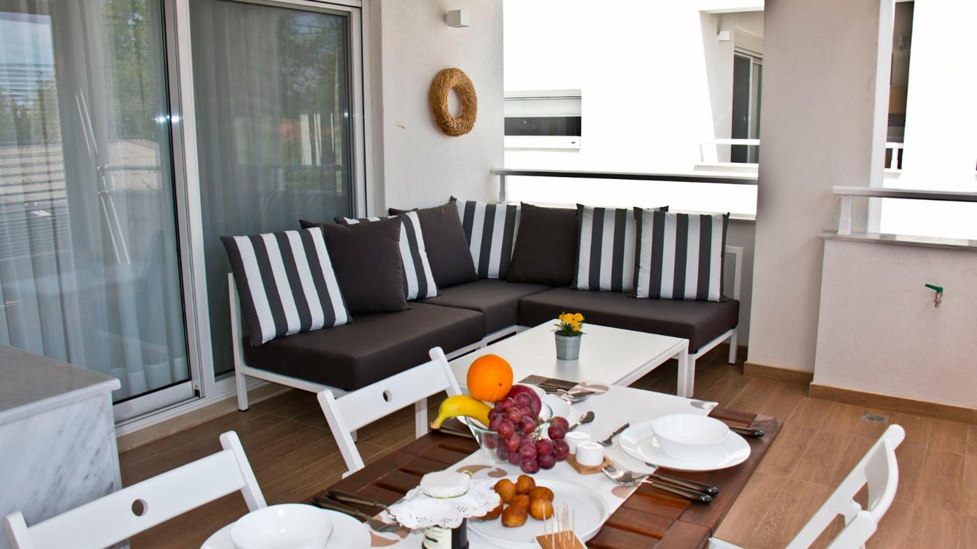 Apartment with Balcony - Photo 6