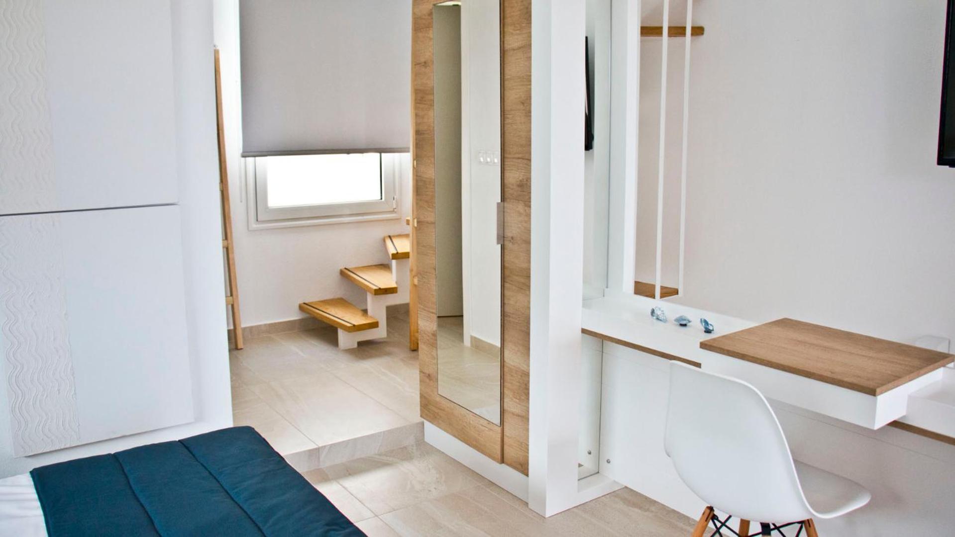 Apartment with Balcony - Photo 9