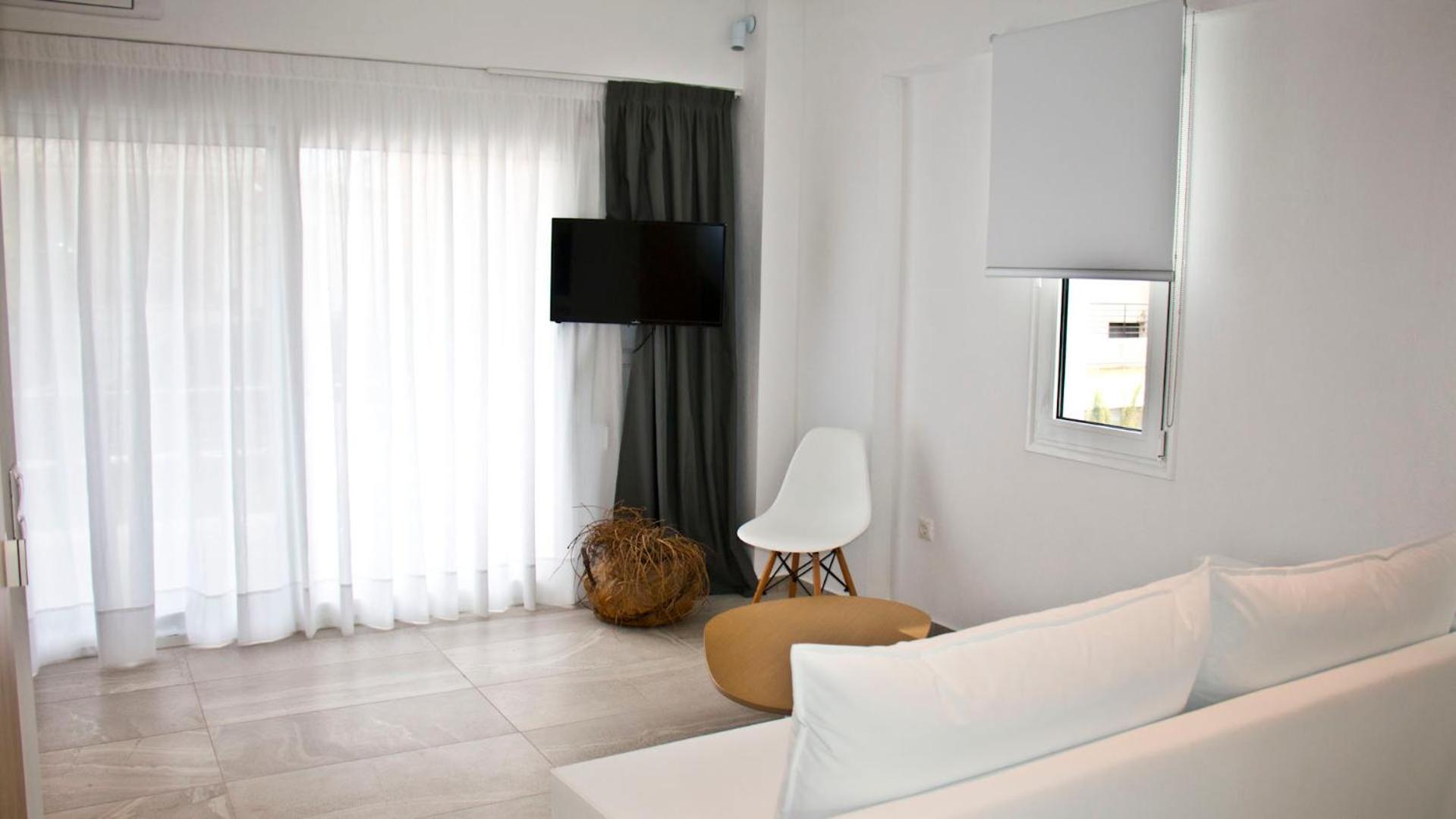Studio Apartment - Photo 2