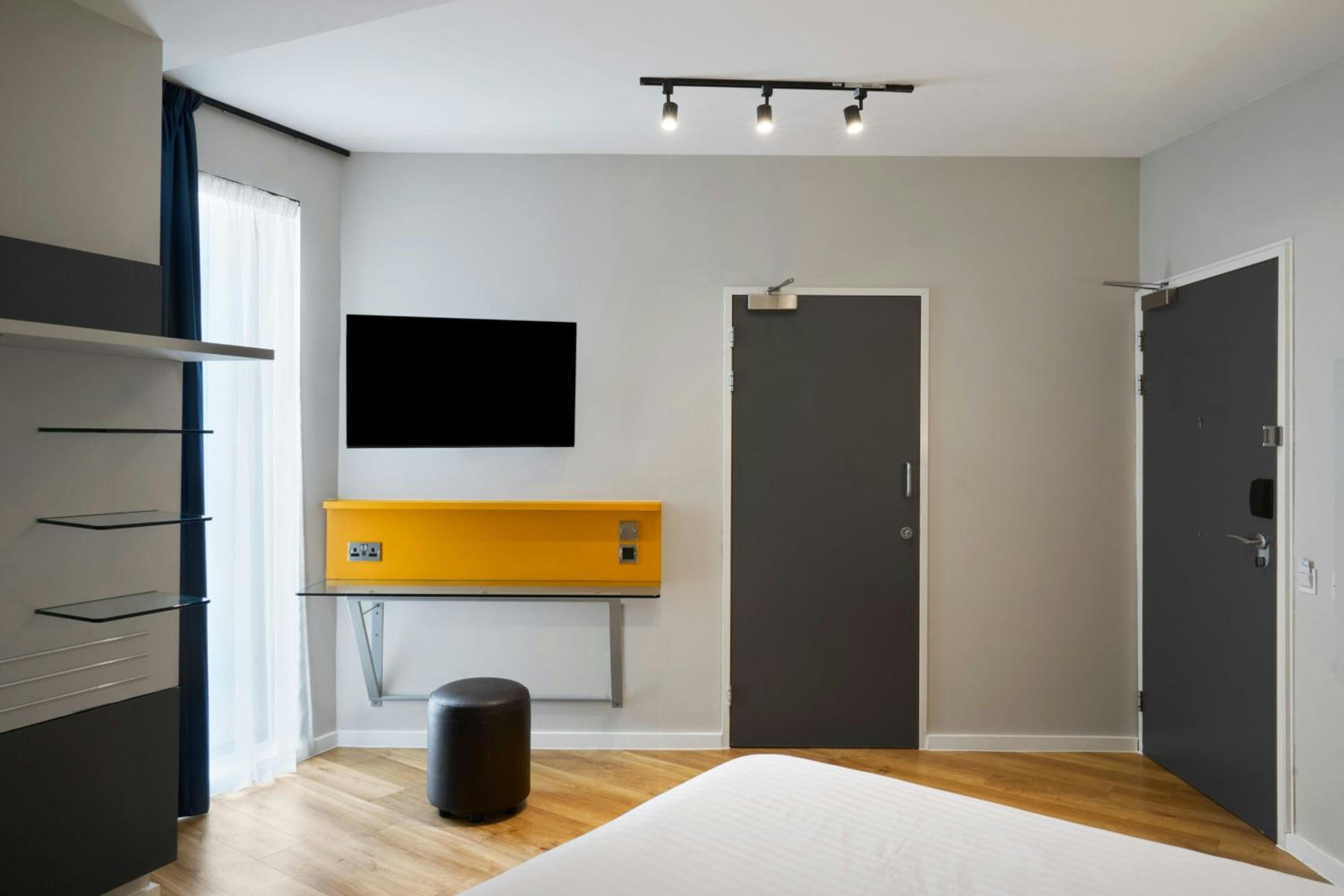 Standard Double Room - Photo 3