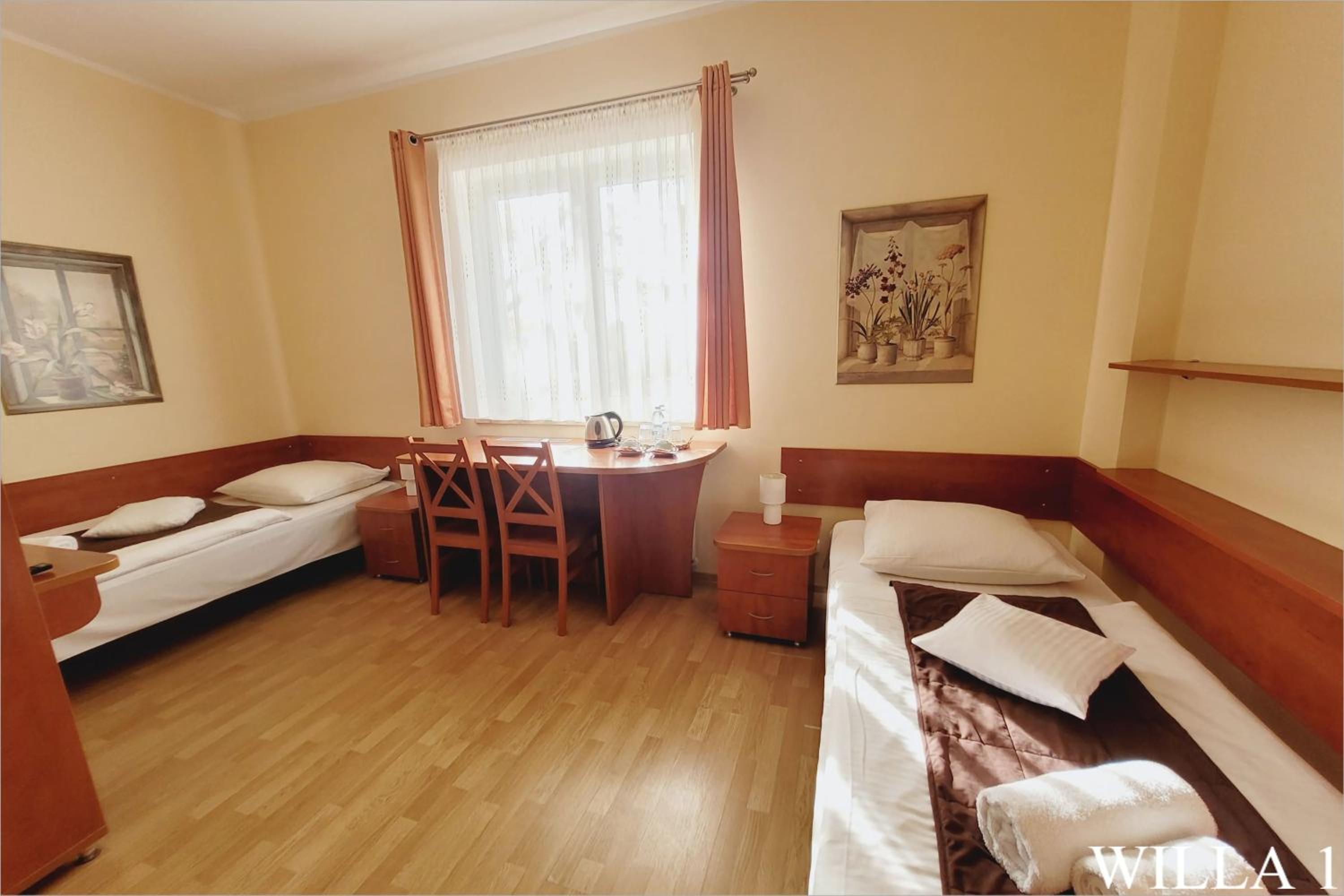 Economy Twin Room - Photo 1