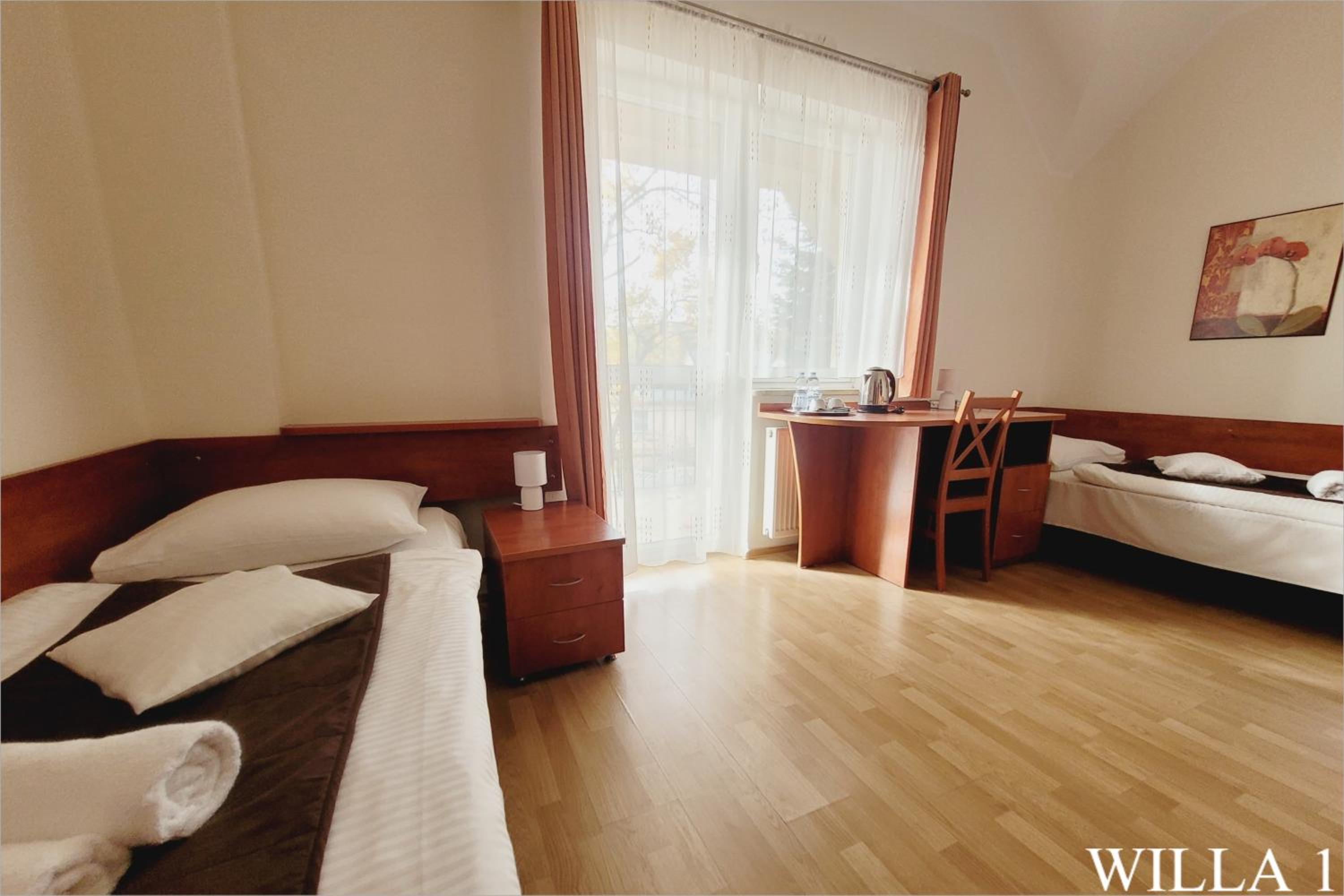 Economy Twin Room - Photo 2