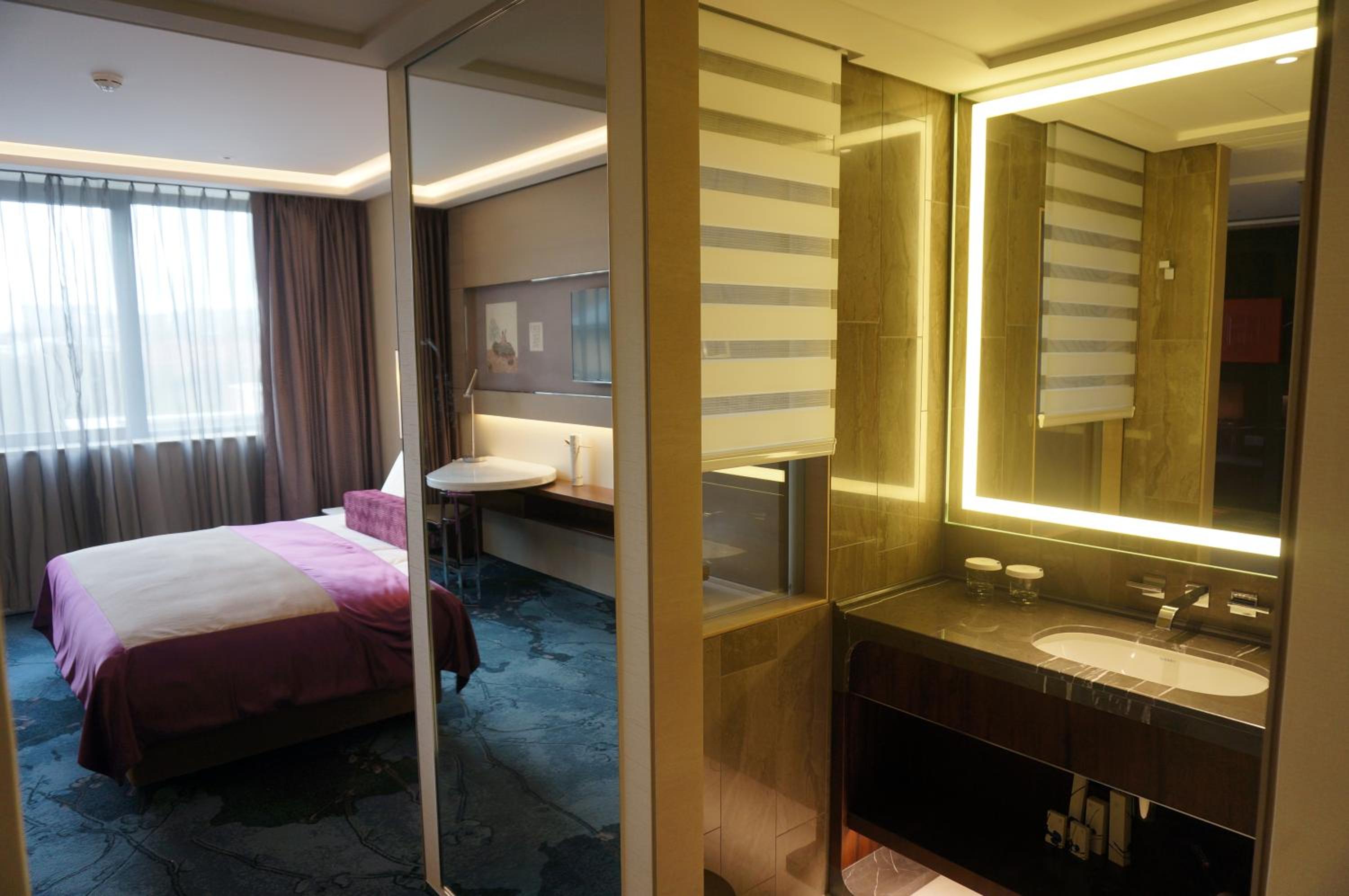 Deluxe King Room photo 3