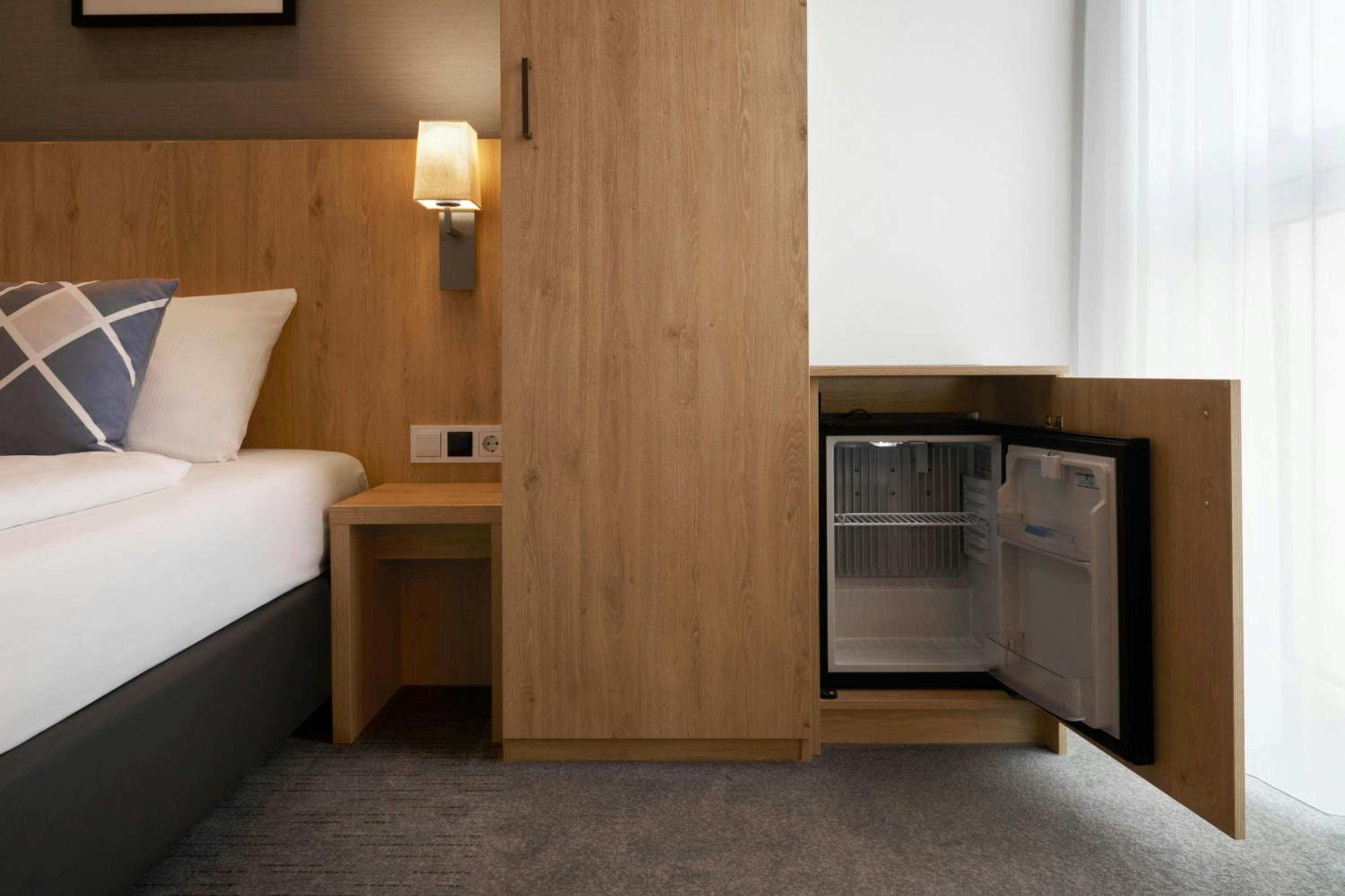 Standard Quiet Twin Room with Courtyard View - Photo 4