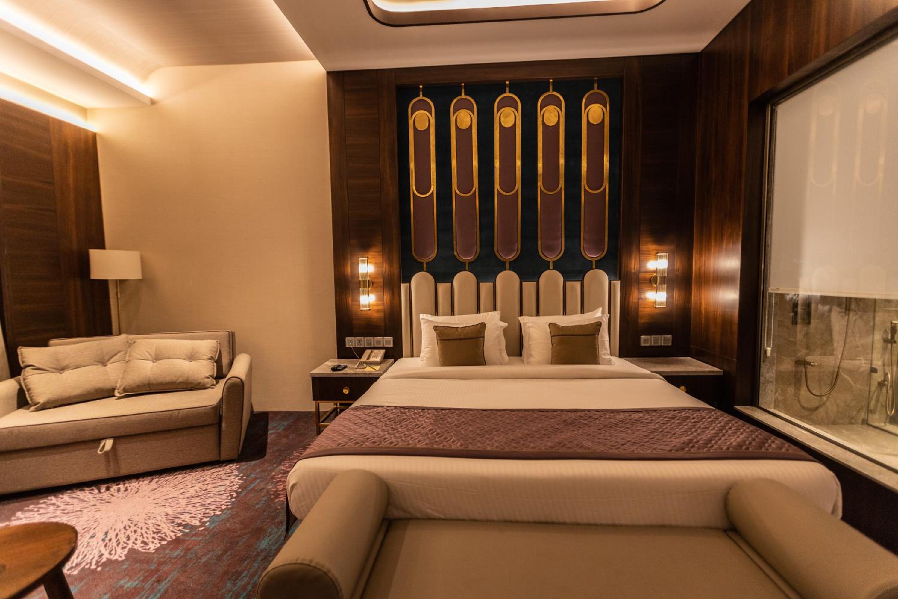Premier Plus Room with Balcony and 15% Discount on Food and Soft Beverages , SPA , Saloon and Laundry(only washing and Ironing) photo 3