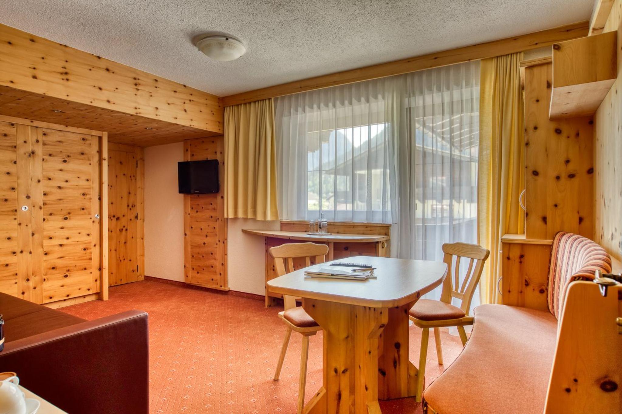 Suite with Balcony photo 3