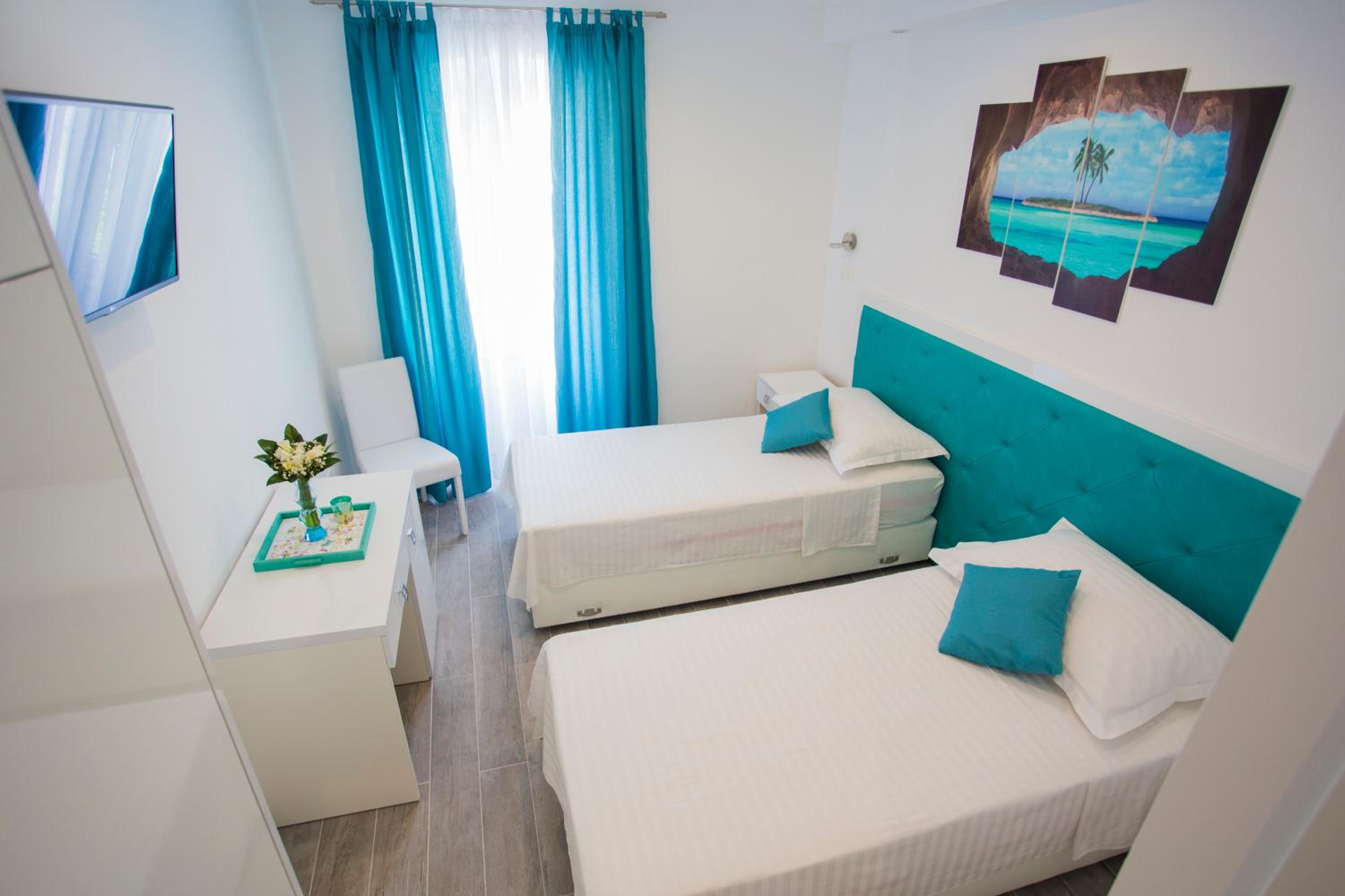 Deluxe Double or Twin Room with Shared Kitchen photo 2