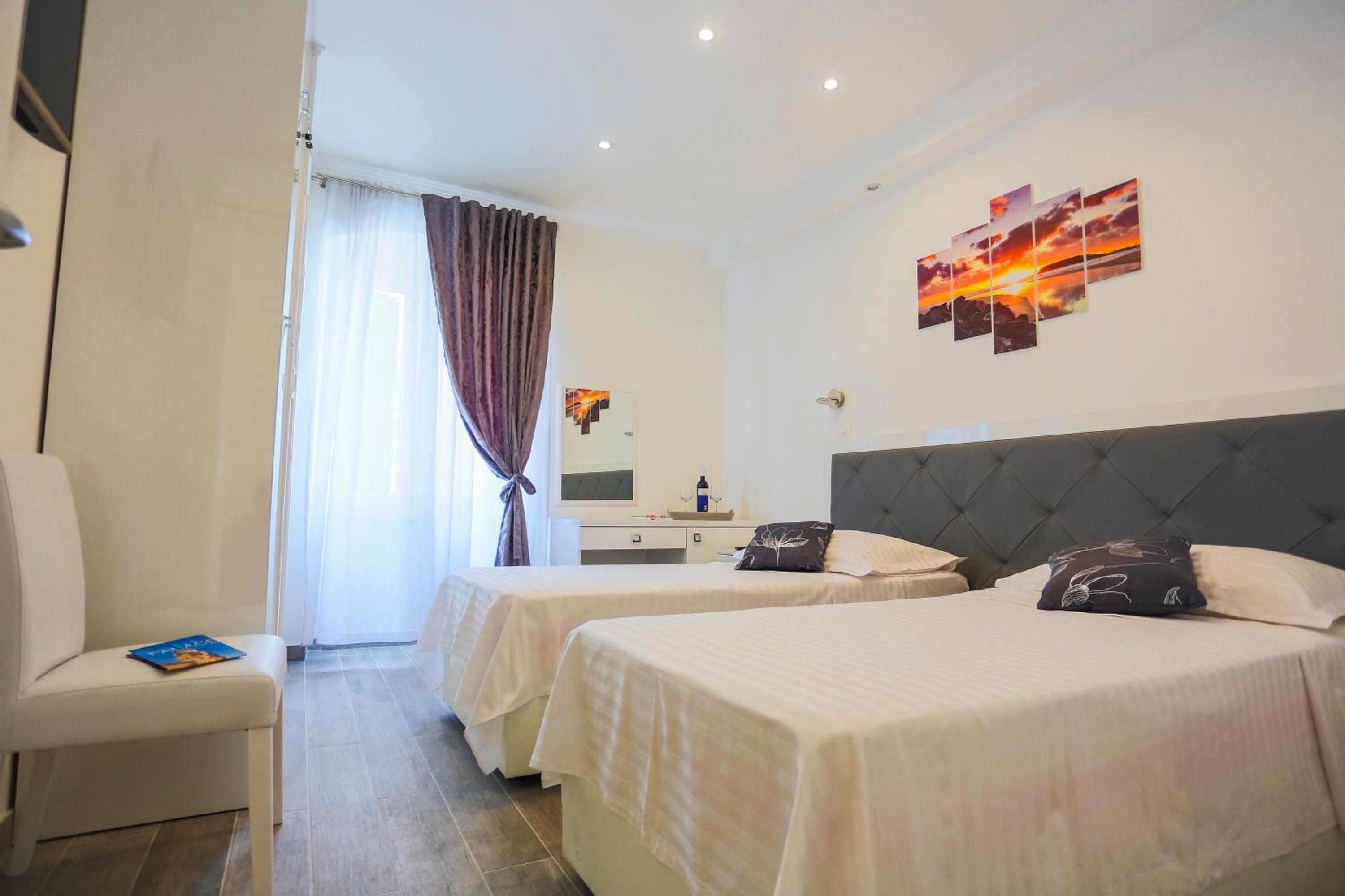 Deluxe Double or Twin Room with Shared Kitchen photo 1