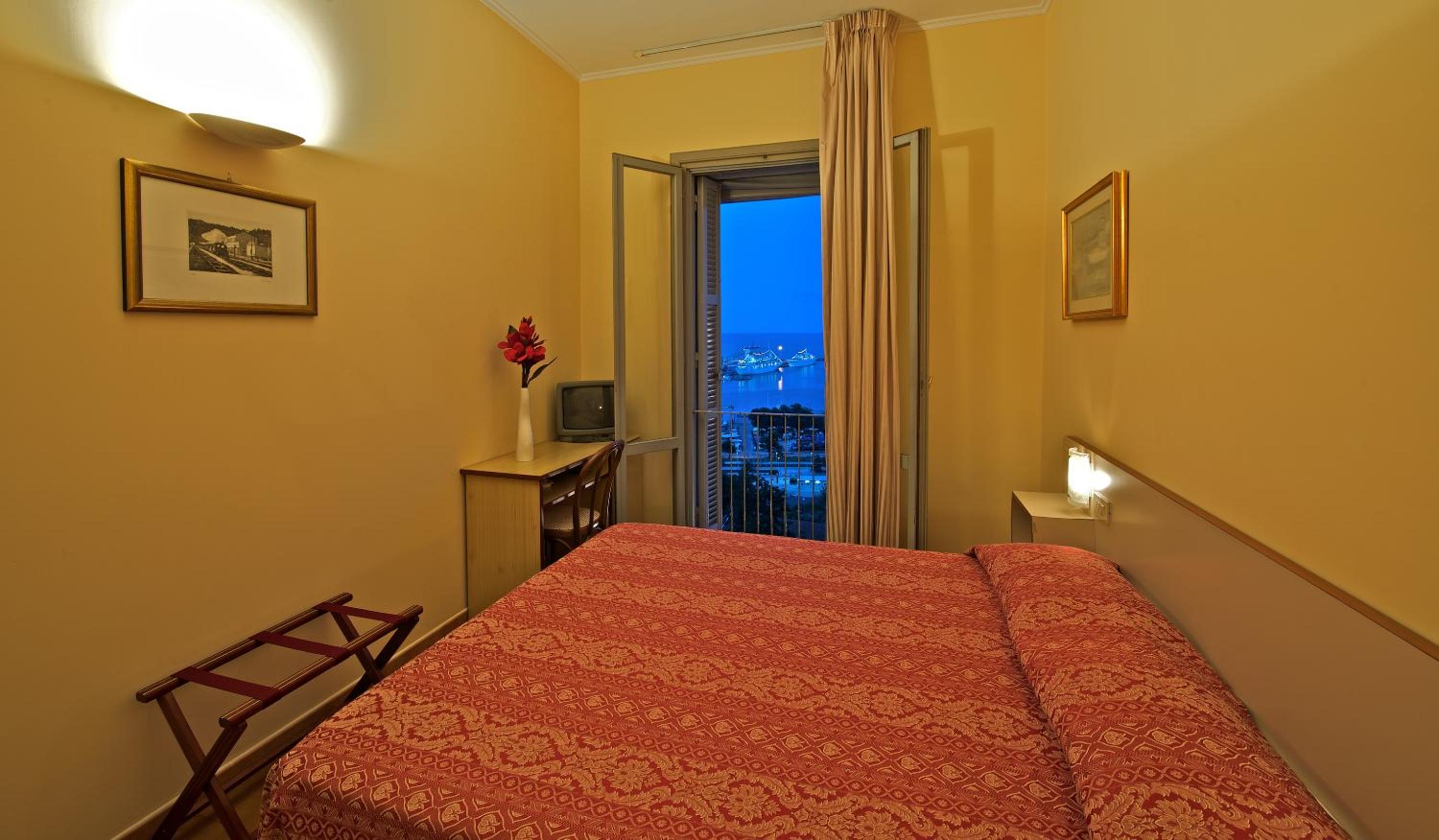 Double Room - Photo 2