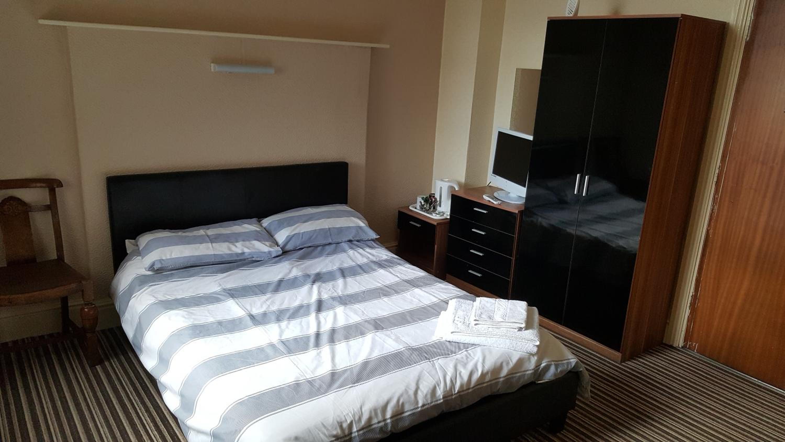 Budget Double Room - Photo 5