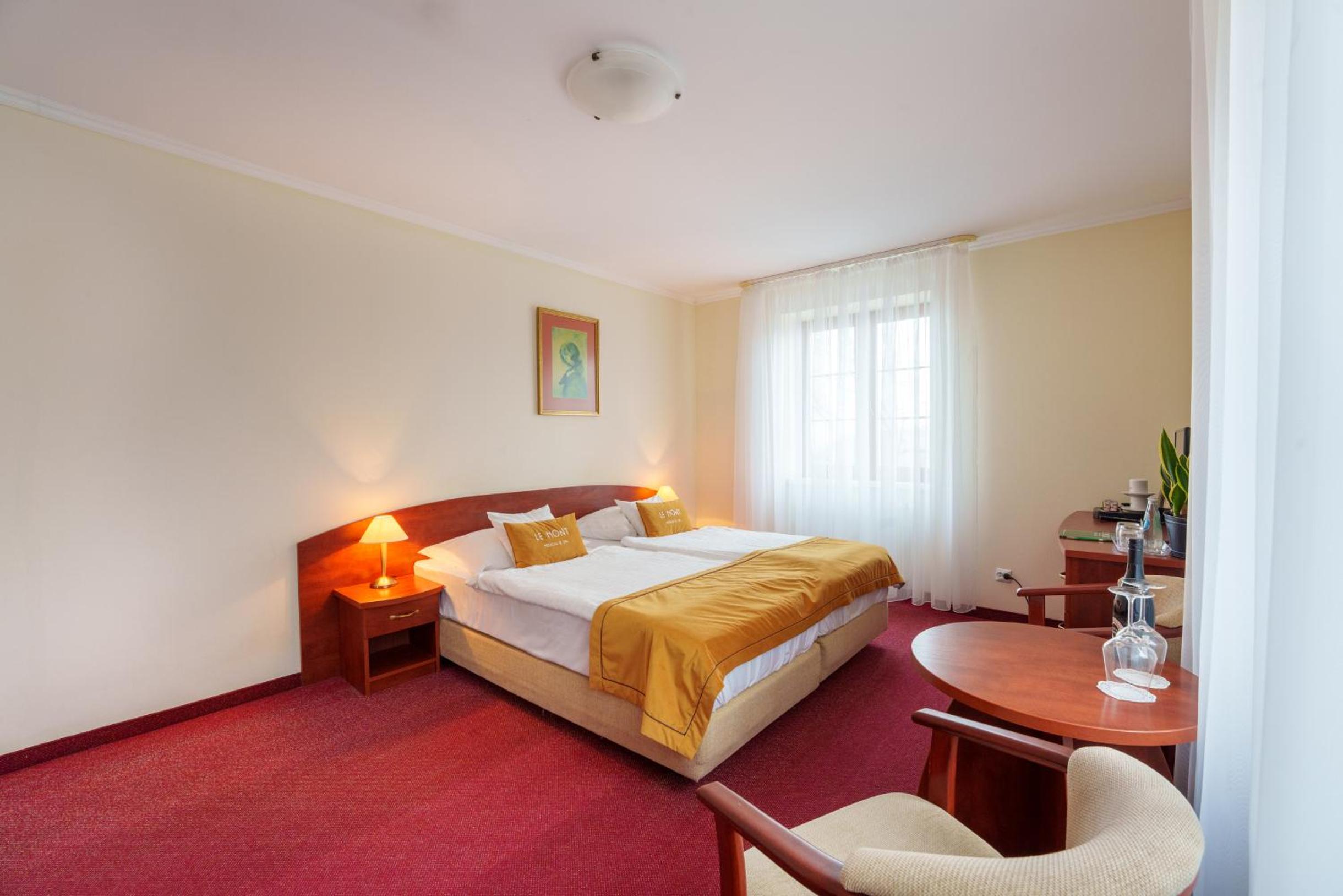 Superior Double or Twin Room with Mountain View photo 3