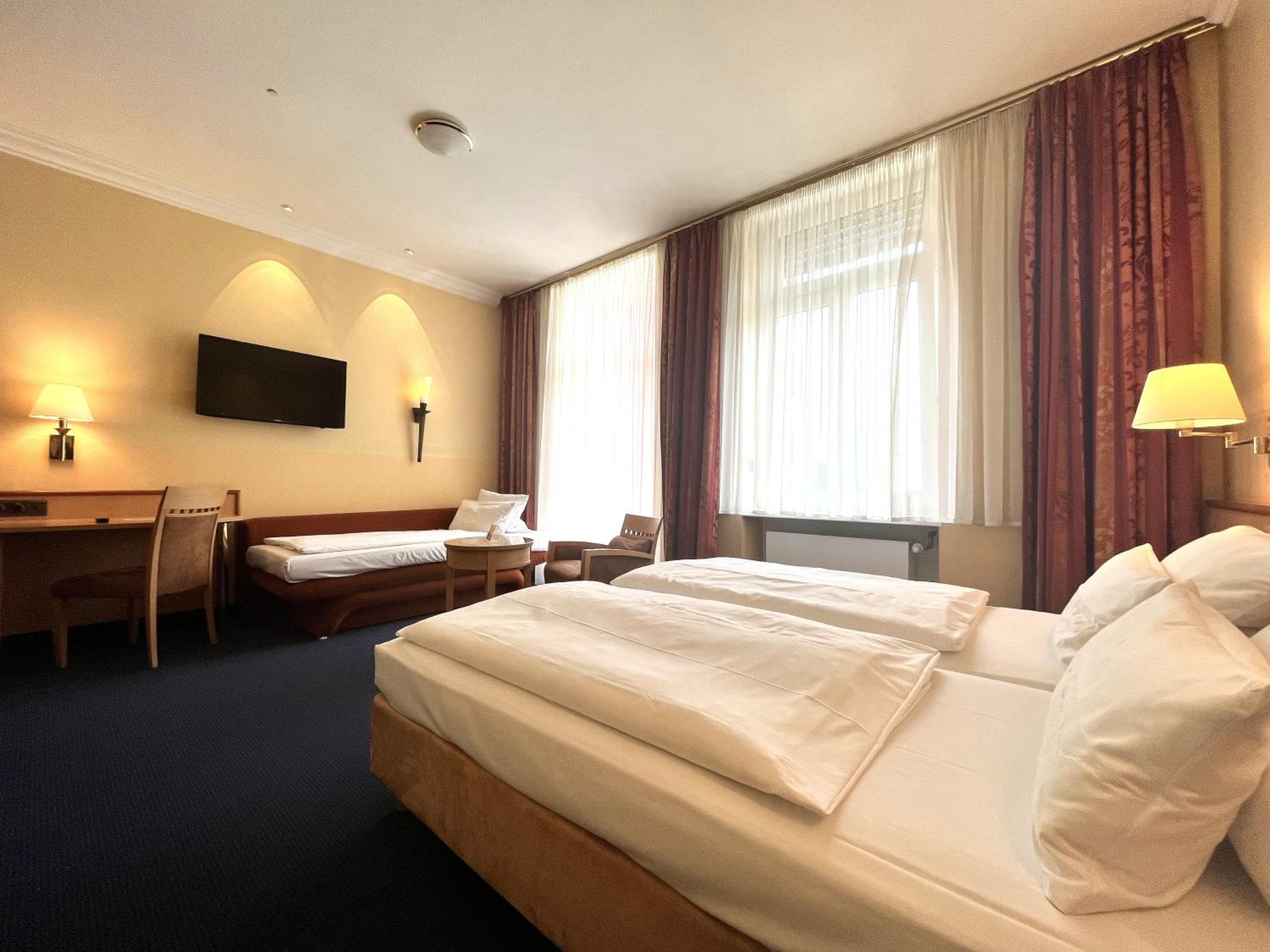Classic Triple Room photo 2
