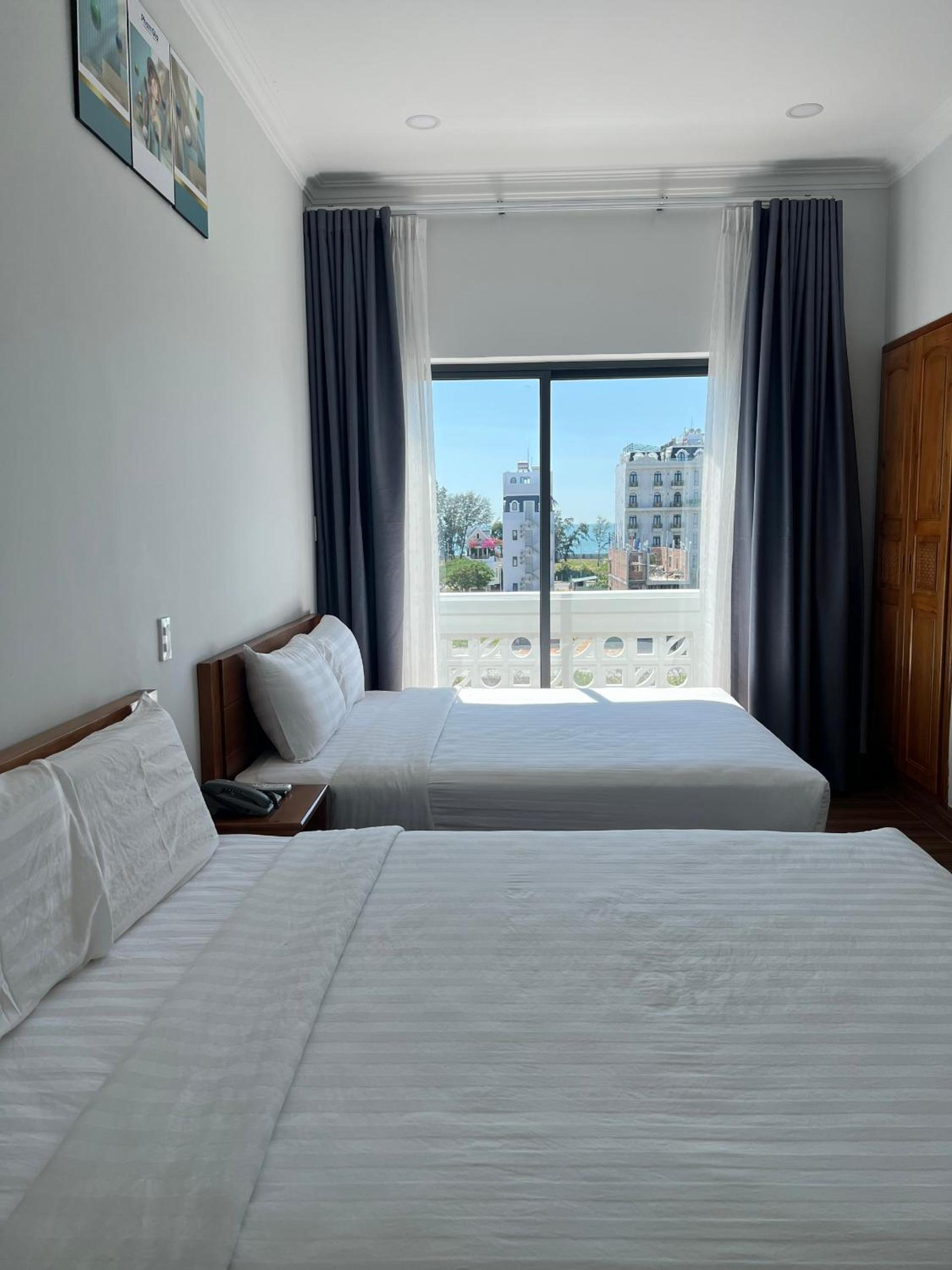 Deluxe One-Bedroom Apartment with Ocean View