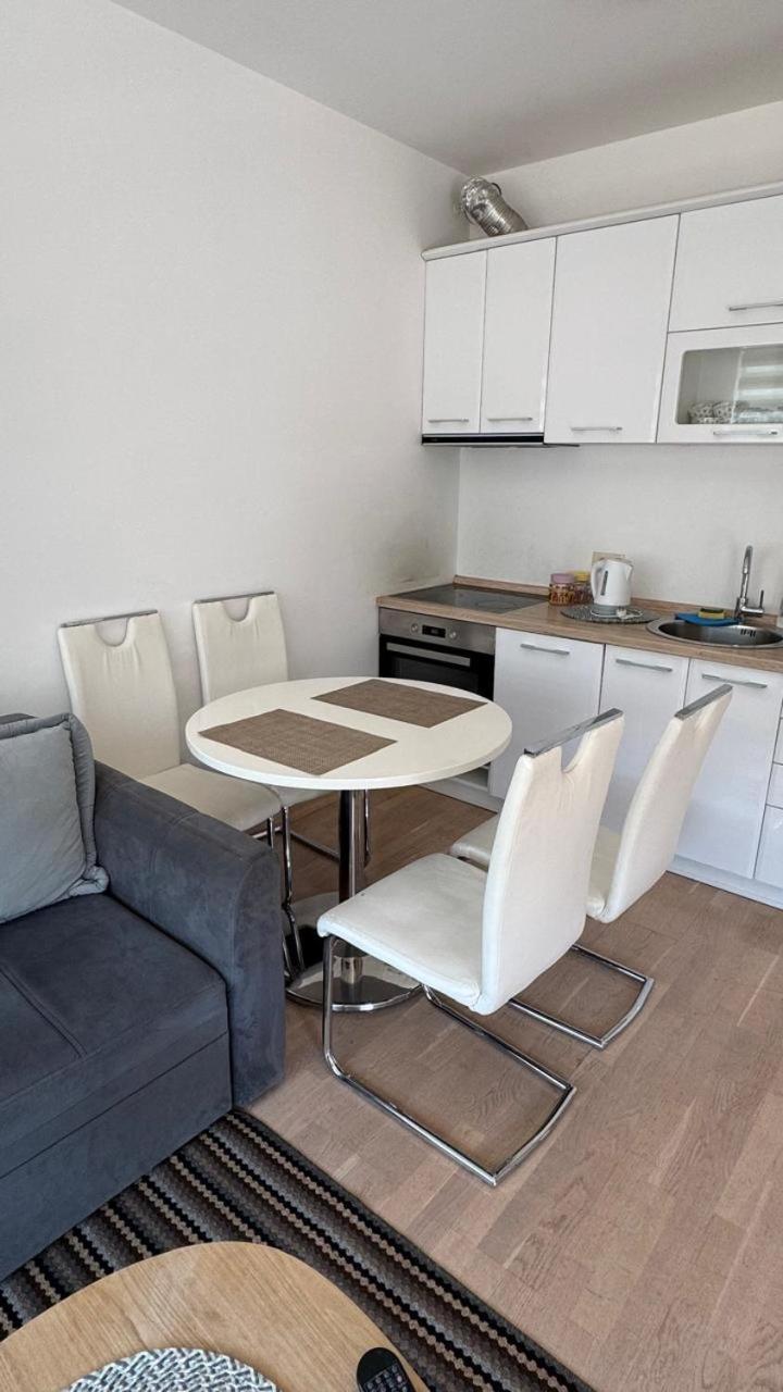 One-Bedroom Apartment with View photo 3
