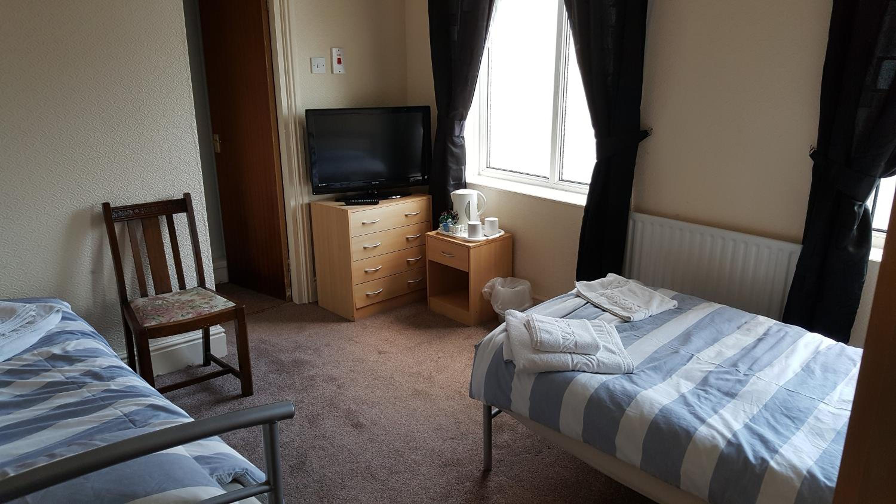 Budget Twin Room - Photo 1