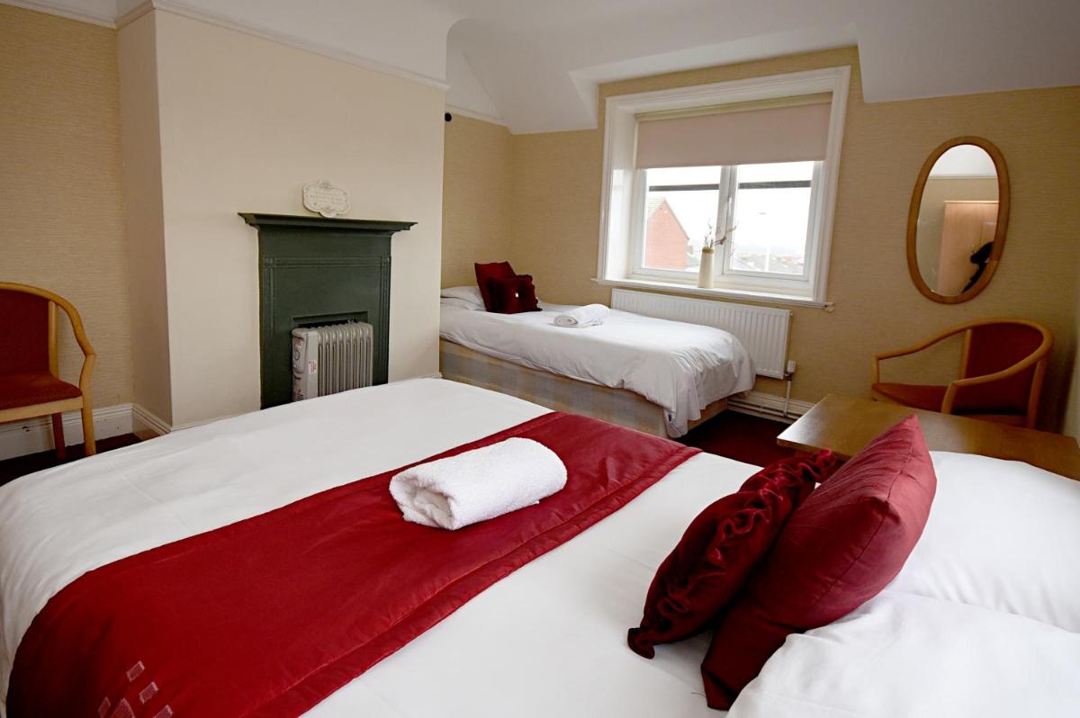 Budget Double Room with Shared Bathroom photo 3