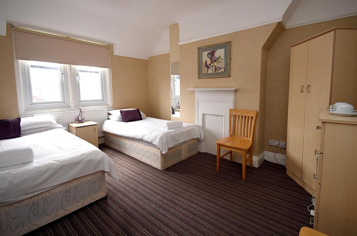 Budget Double Room with Shared Bathroom photo 2
