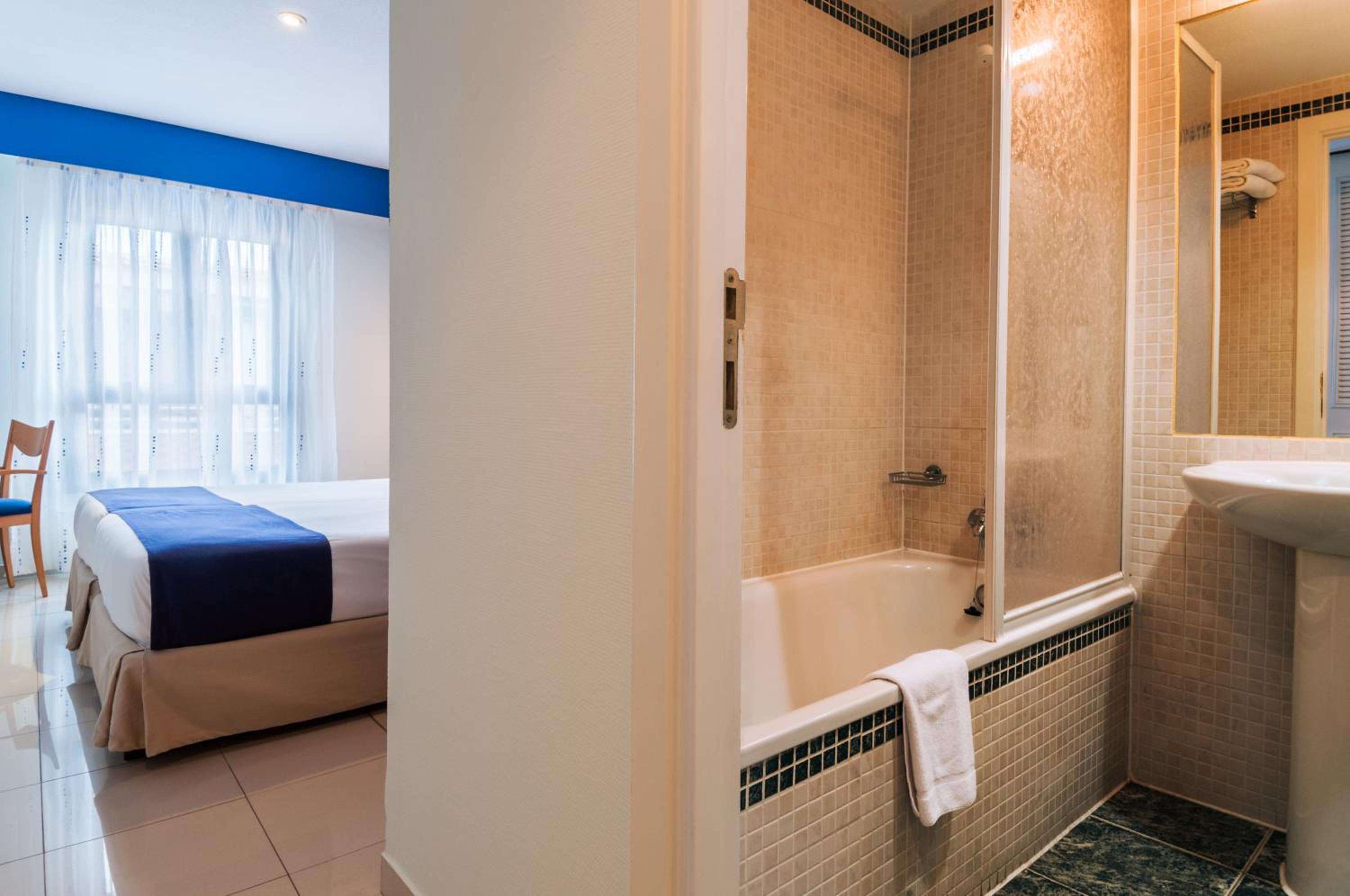 Double or Twin Room photo 3