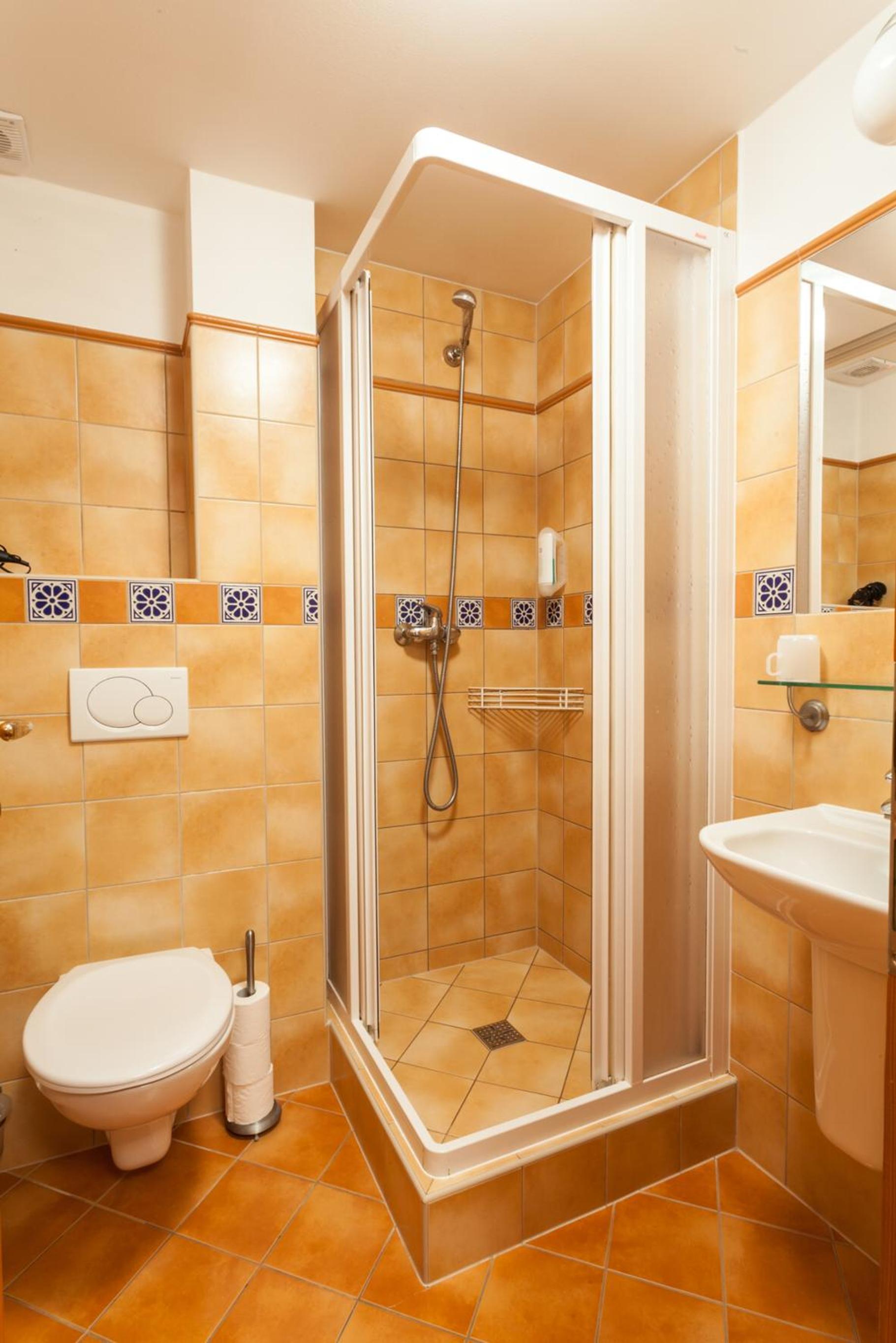 Two-Bedroom Suite - Photo 15