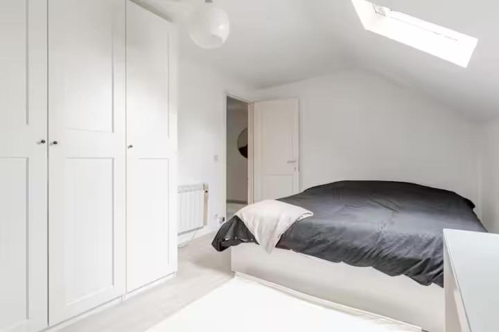 One-Bedroom Apartment photo 2