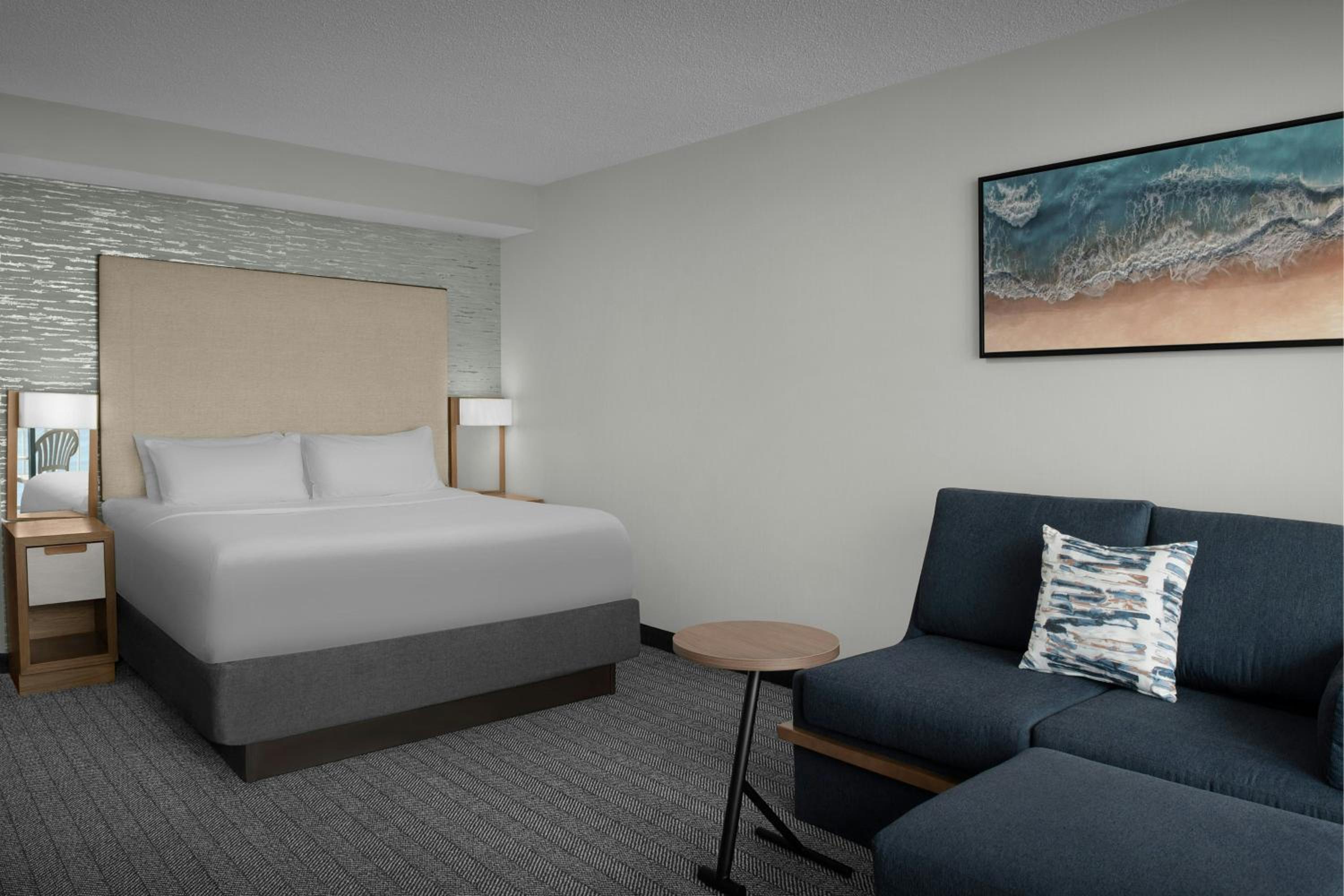 King Room with Sofa Bed - Photo 1